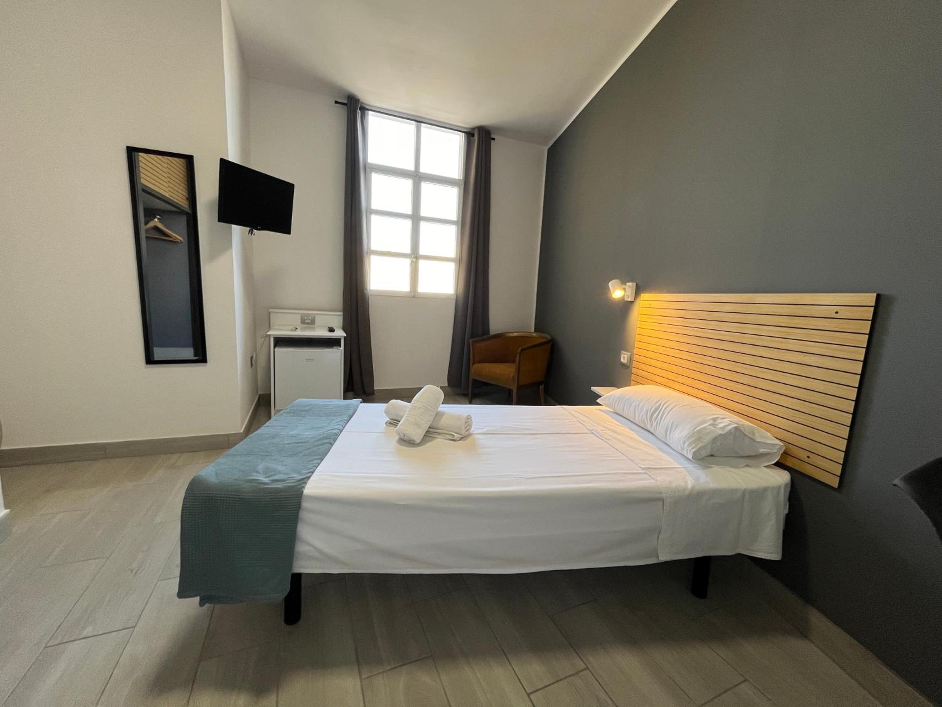 Single Room with Private Bathroom photo 3