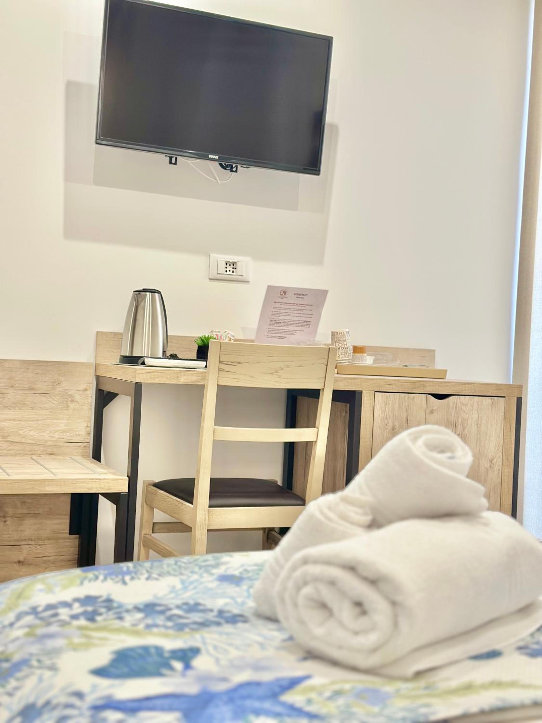 Double or Twin Room with Balcony photo 2