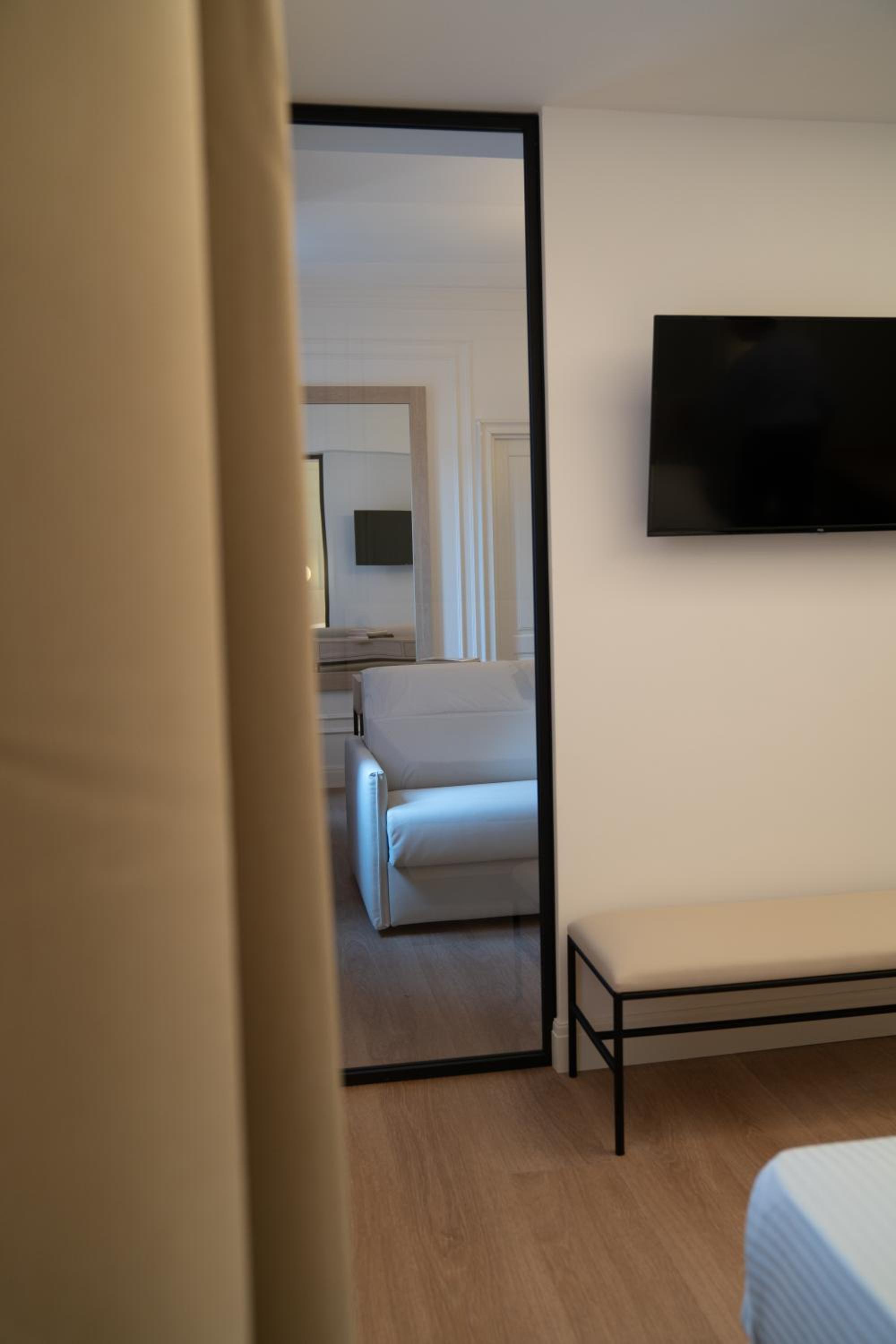 Suite with Garden View - Photo 3