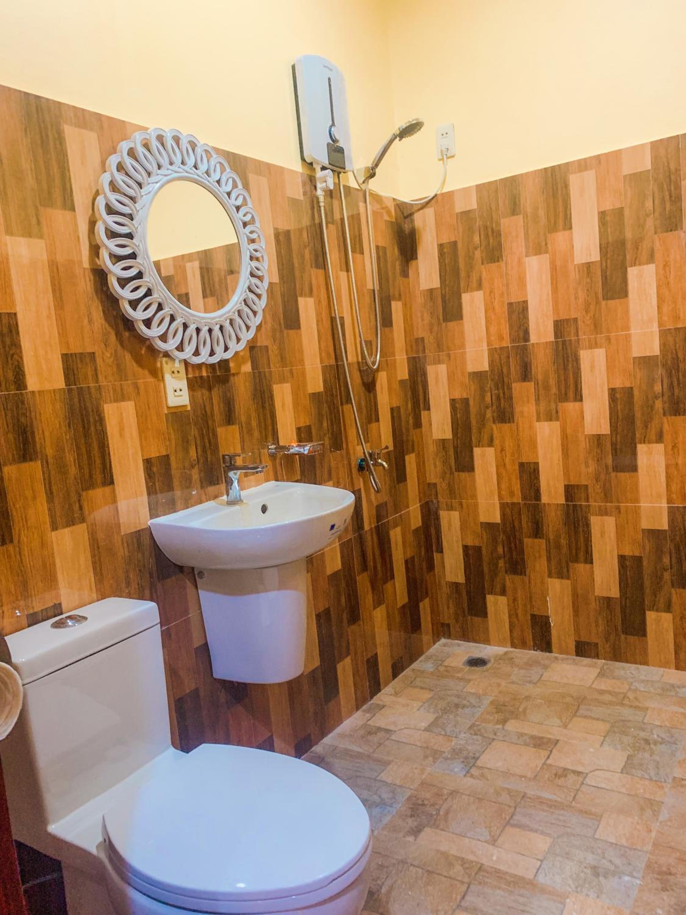 Deluxe Family Room - Photo 7