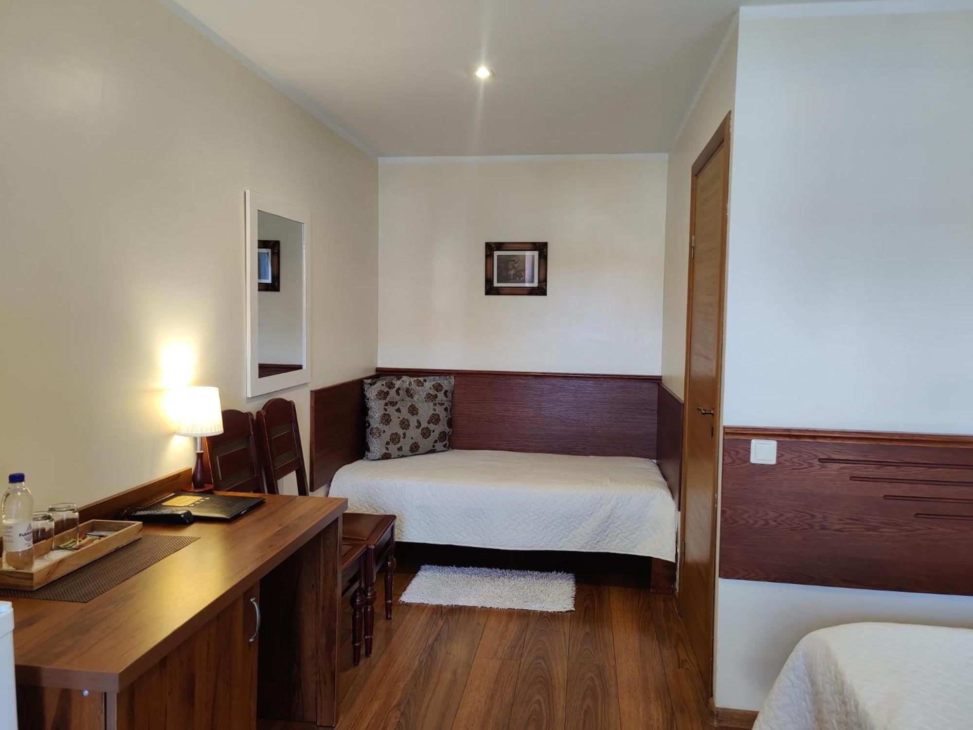 Standard Double Room - Photo 8
