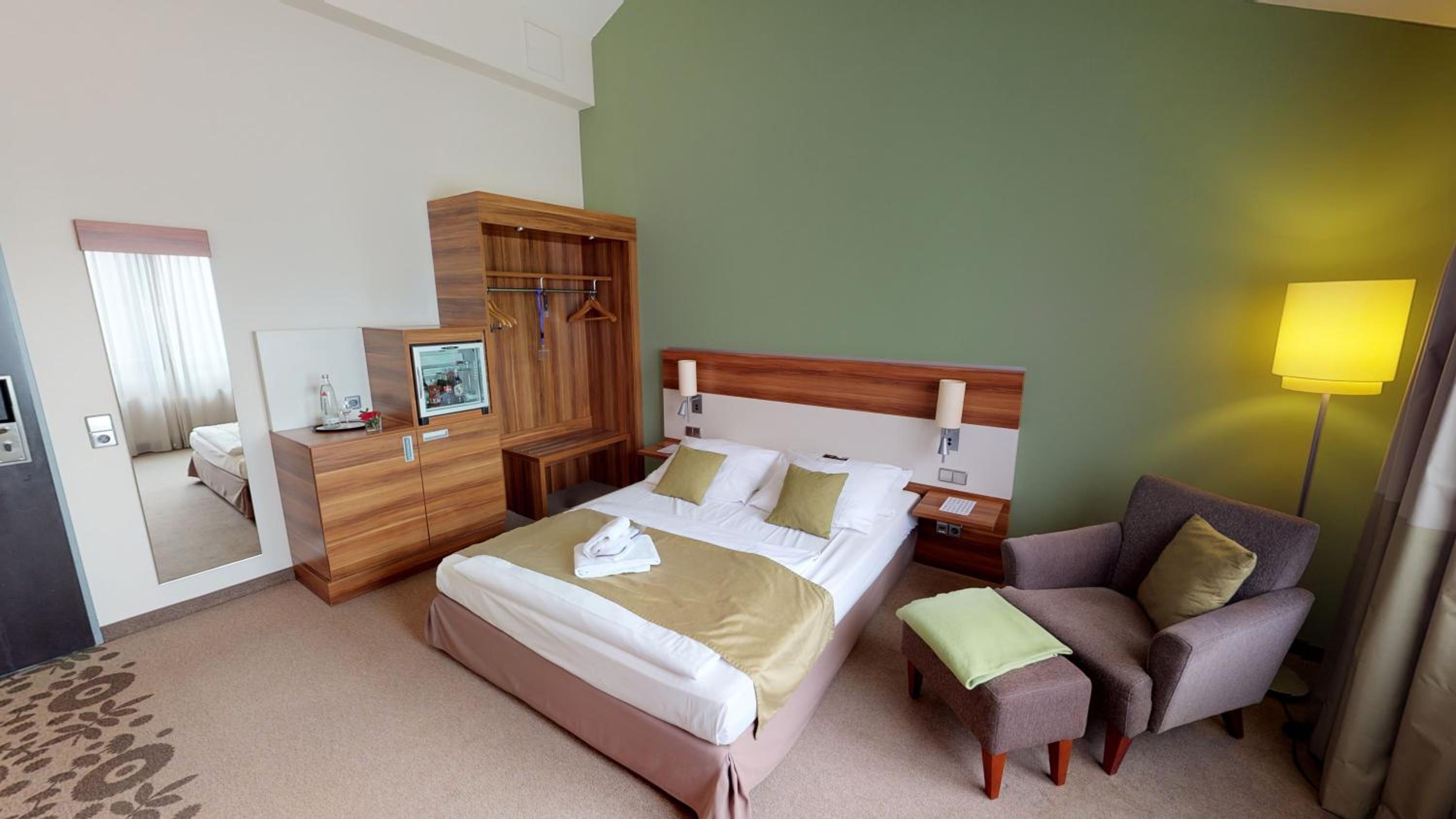Superior King Room - Photo 8