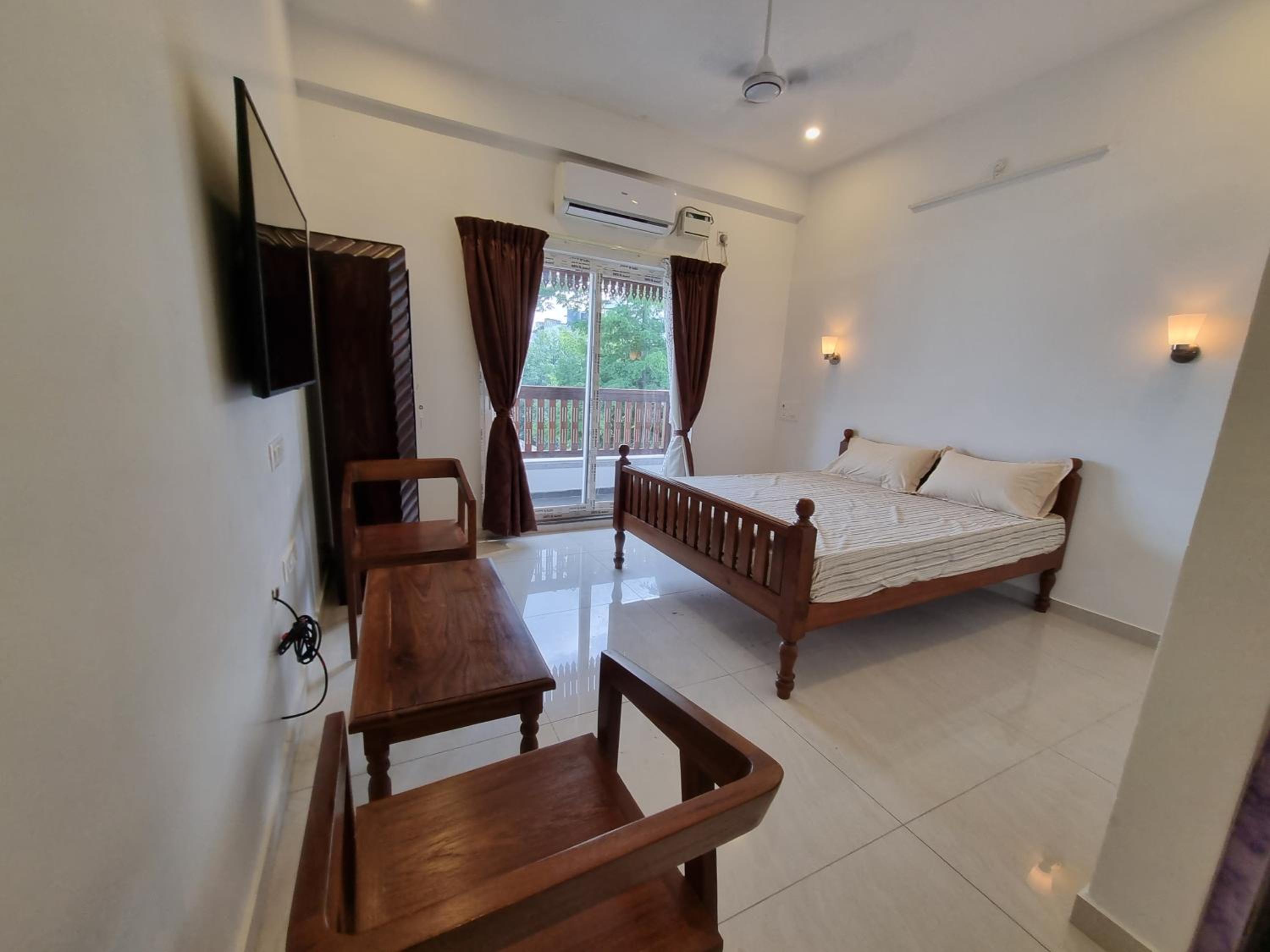 King Room with Balcony photo 1