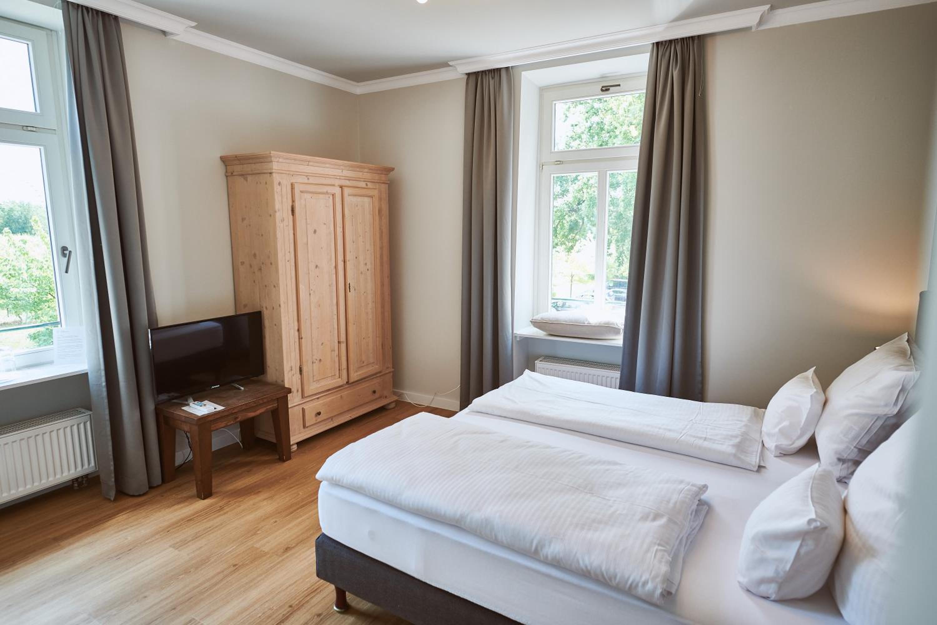 Standard Suite - Photo 2