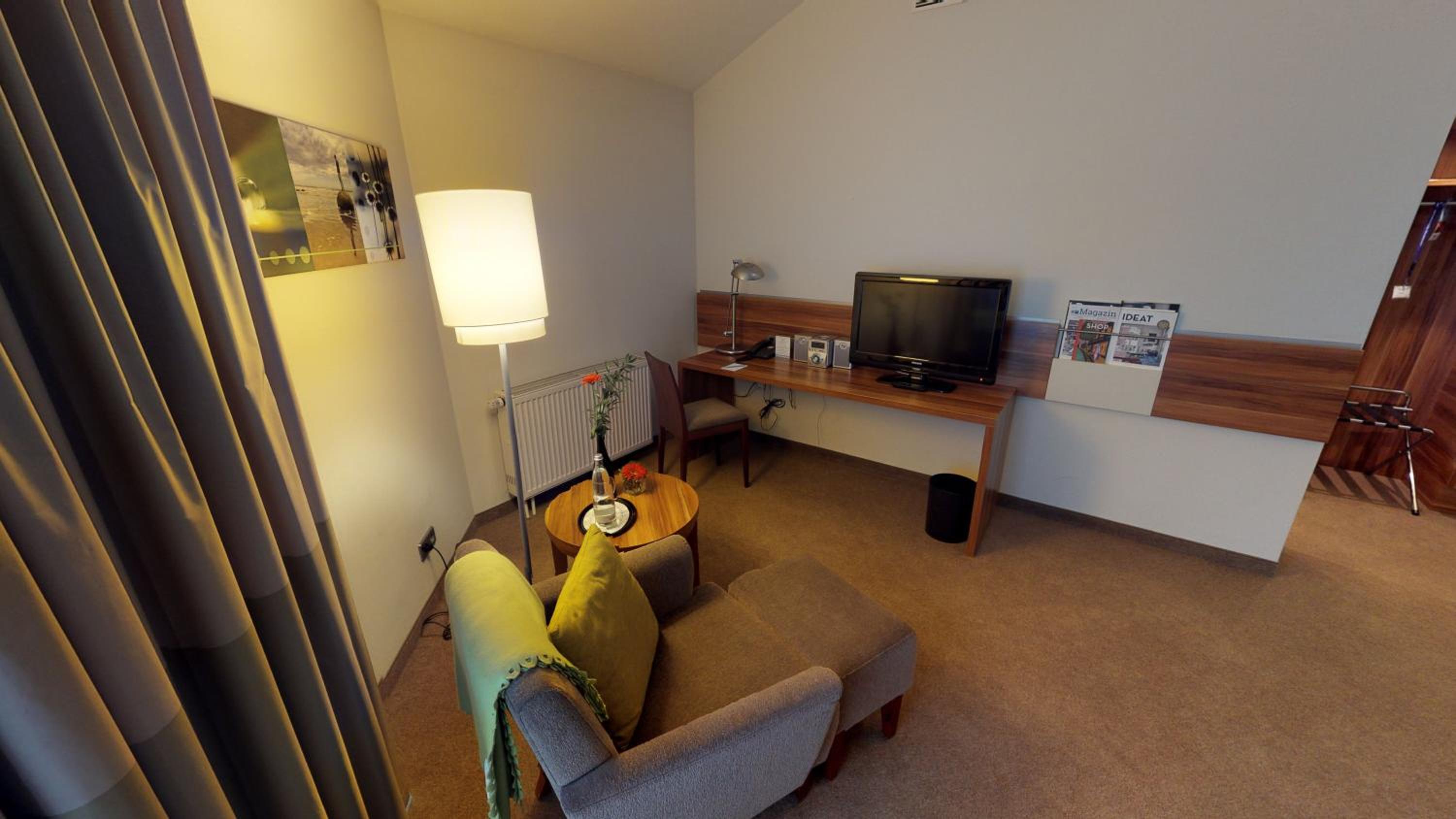 Privilege Queen Room with Balcony  - Photo 9