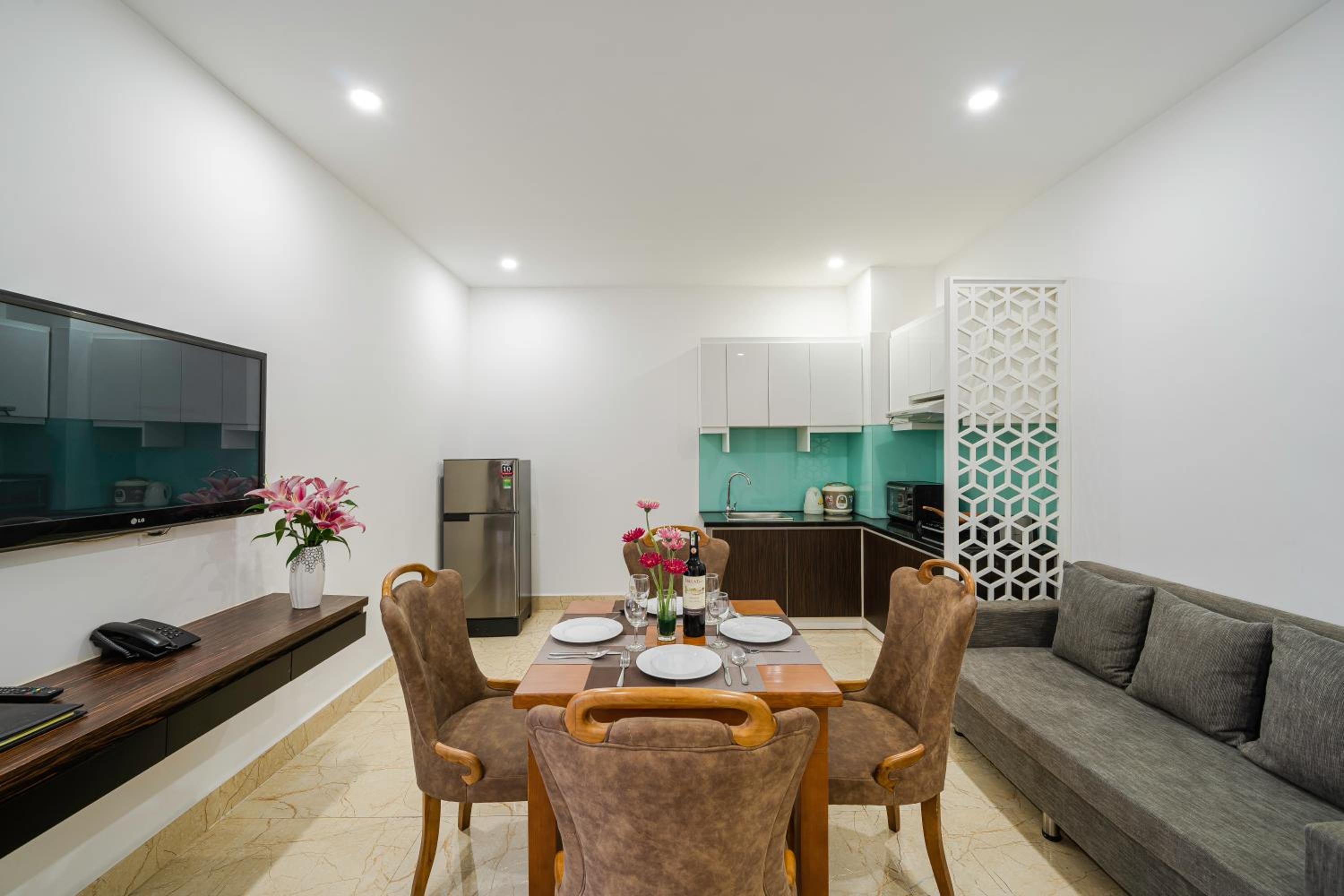 Two-Bedroom Apartment - Photo 16