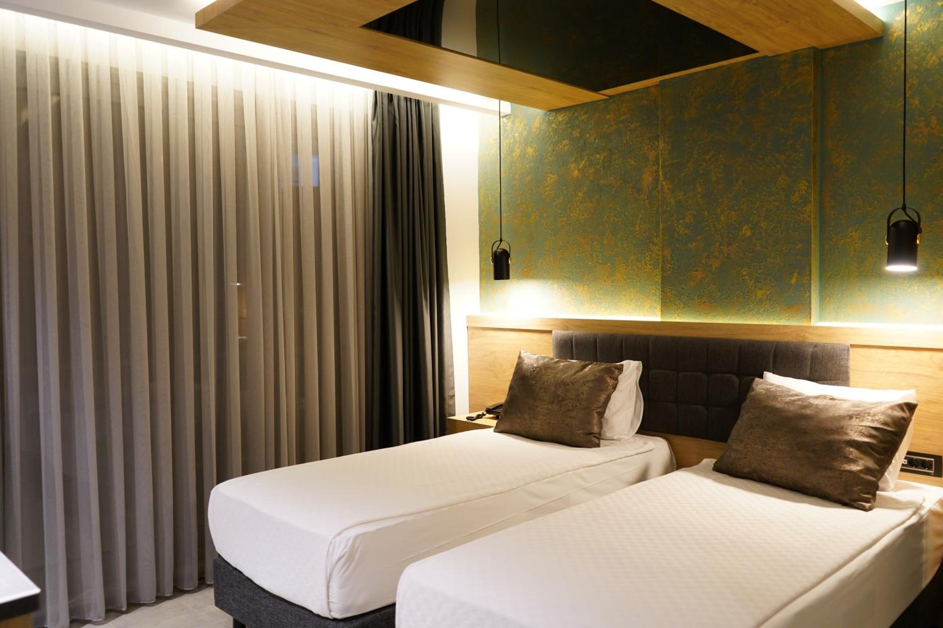 Standard Double or Twin Room thumbnail 6