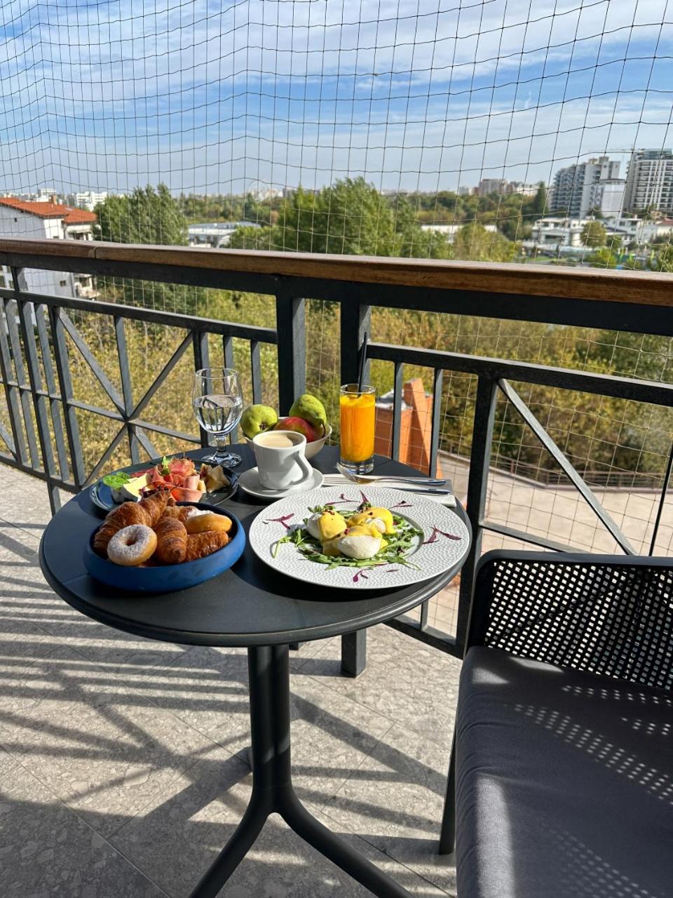 Twin Economy Room with Free Wellness Access photo 3