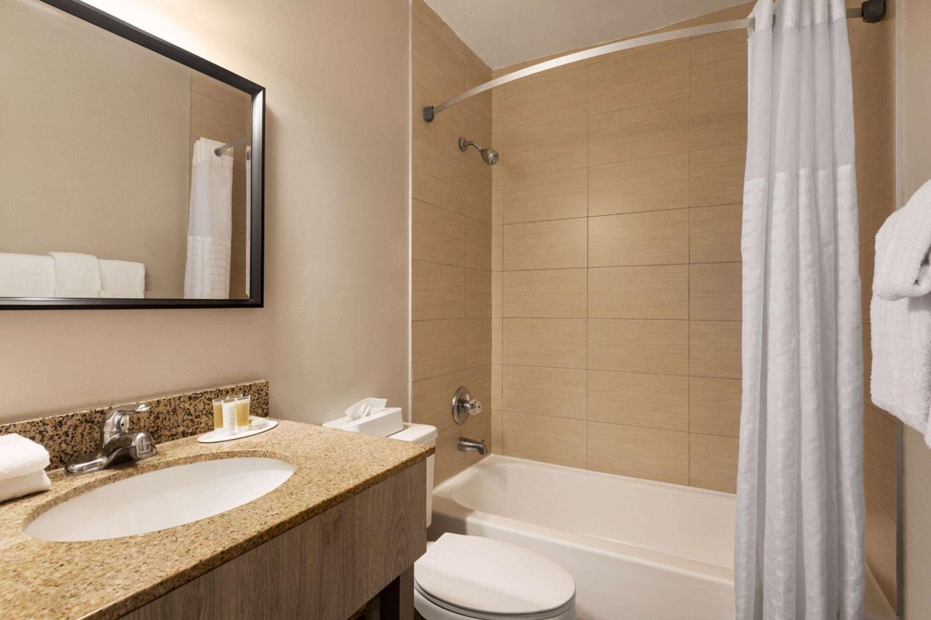Days Inn by Wyndham Miami Airport North — photo 61