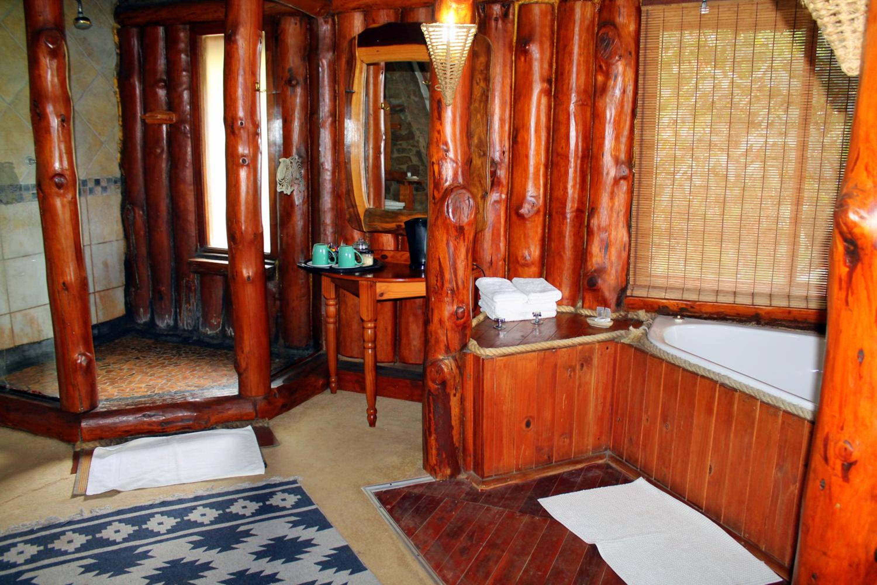 Deluxe Double Room with Balcony - Photo 4