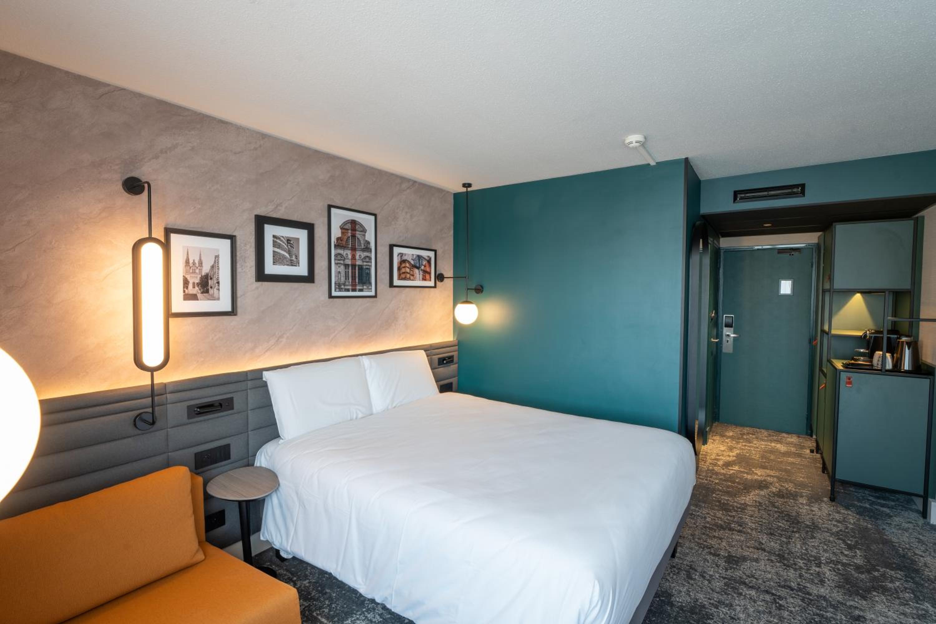 Privilege Double Room with Sofa Bed - Photo 19