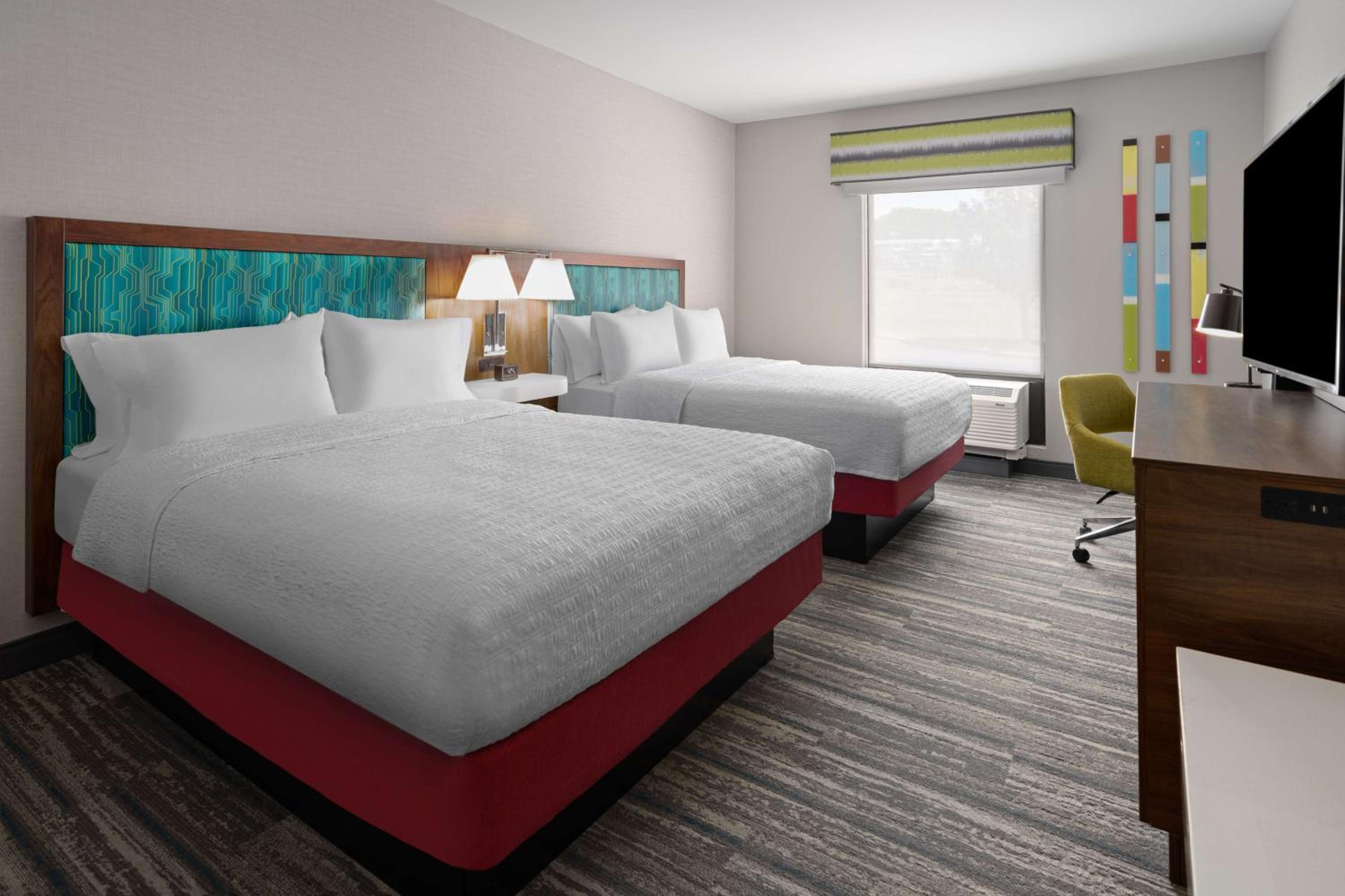 Room with Two Queen Beds - Non-Smoking - Photo 3