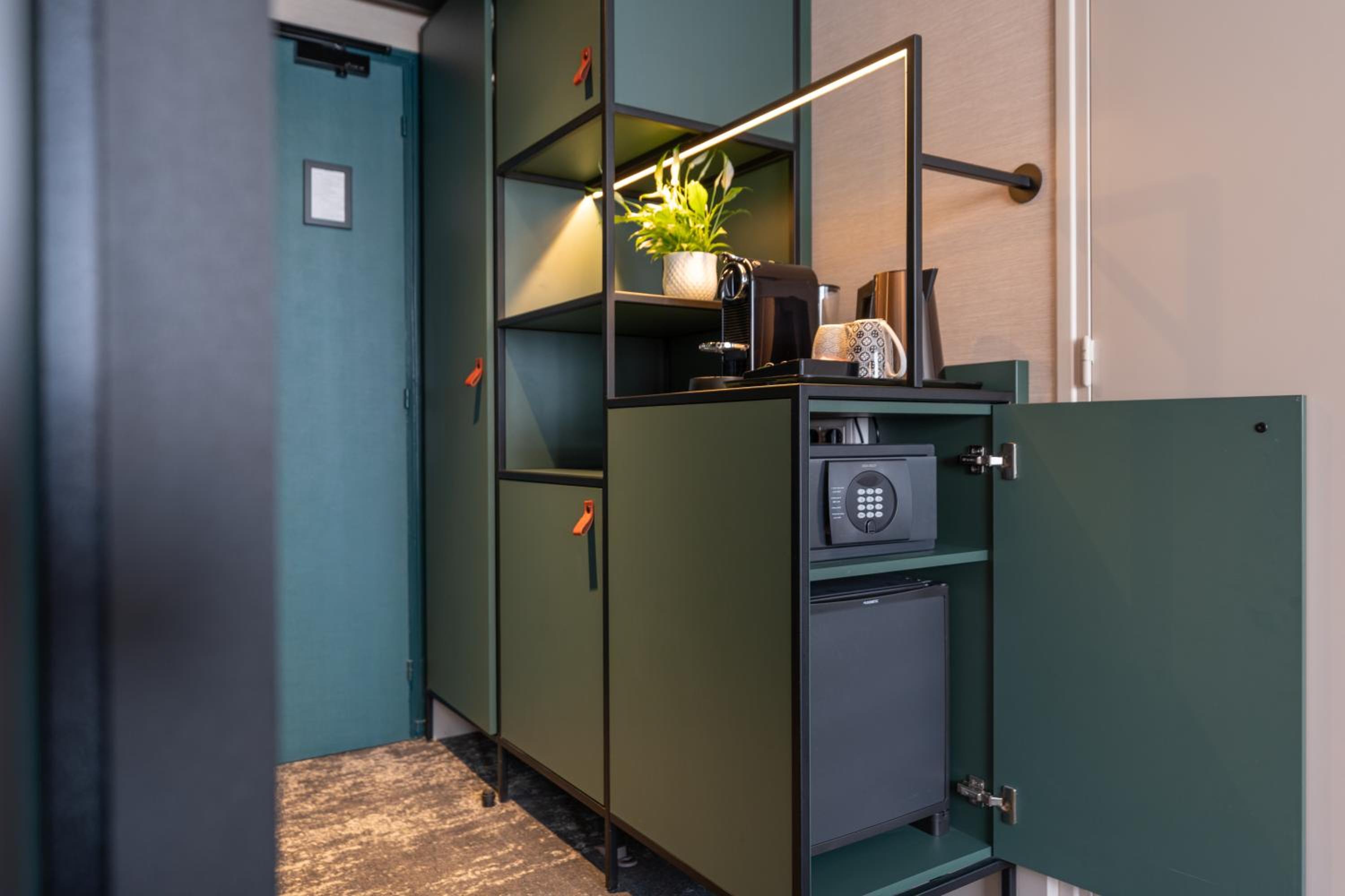 Connected Standard Family Suite - Photo 17