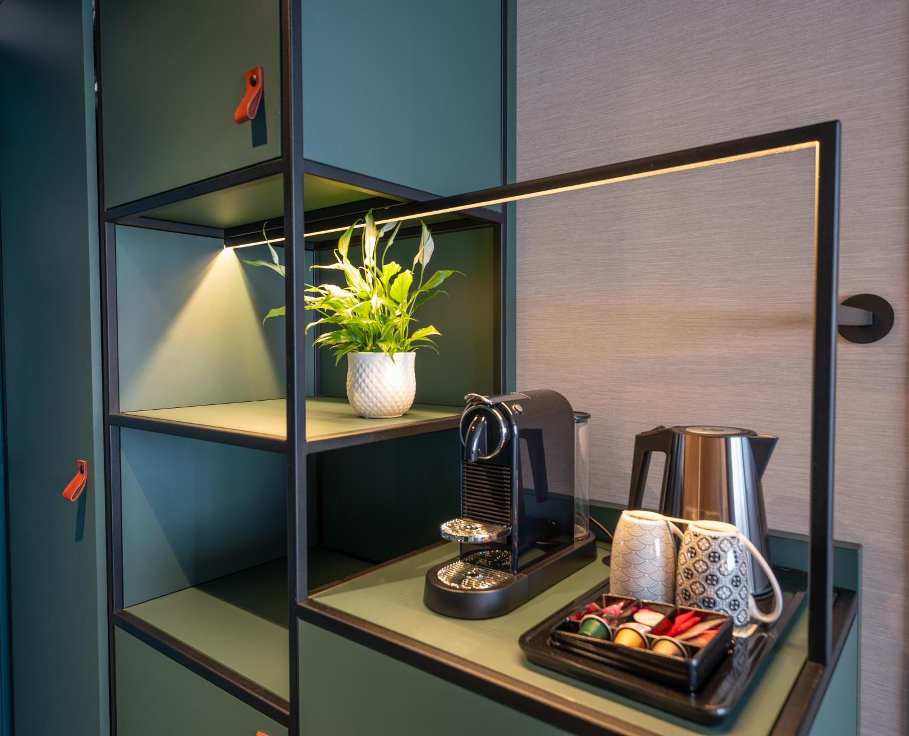 Connected Standard Family Suite - Photo 15