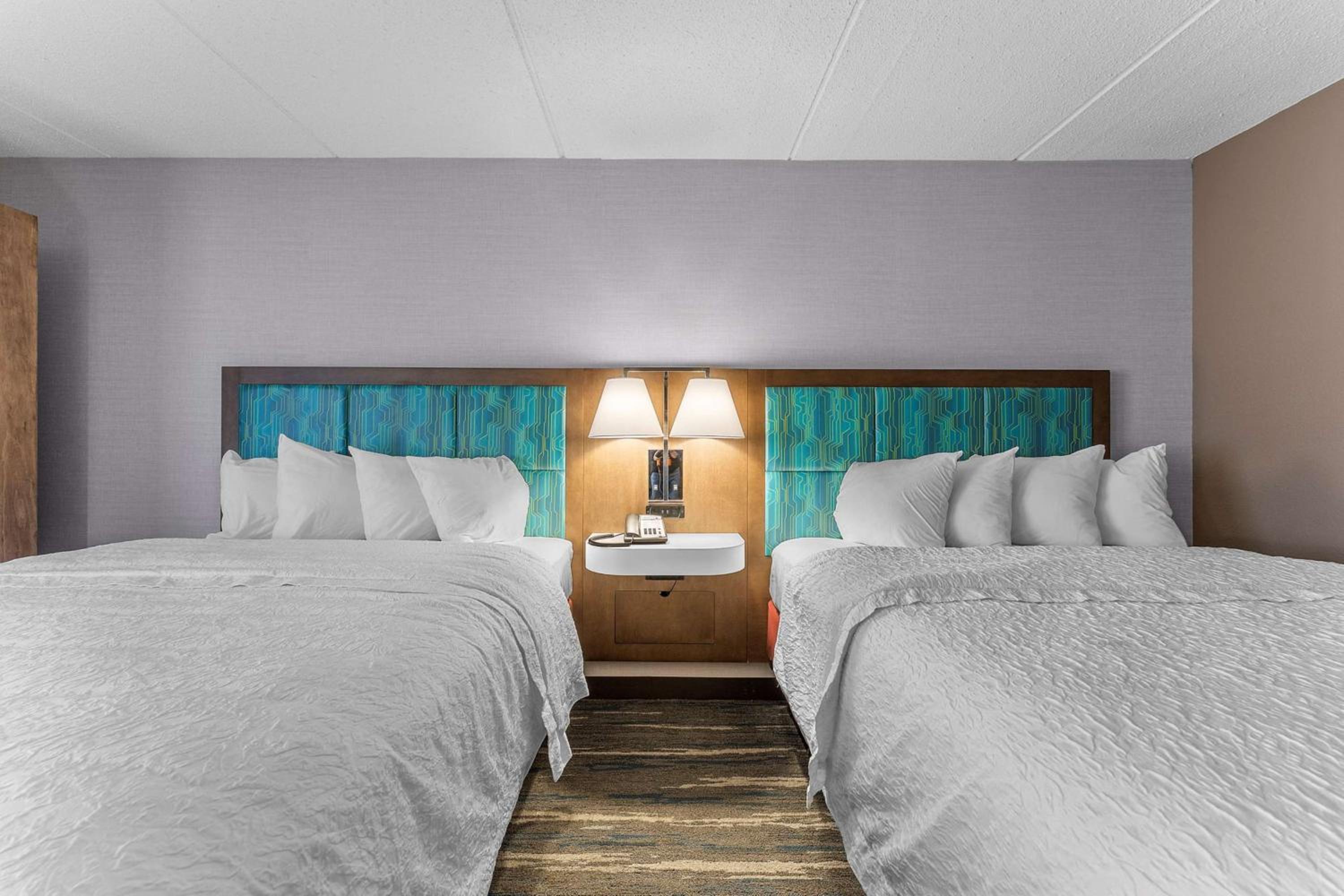 Queen Room with Two Queen Beds - Non-Smoking - Photo 1
