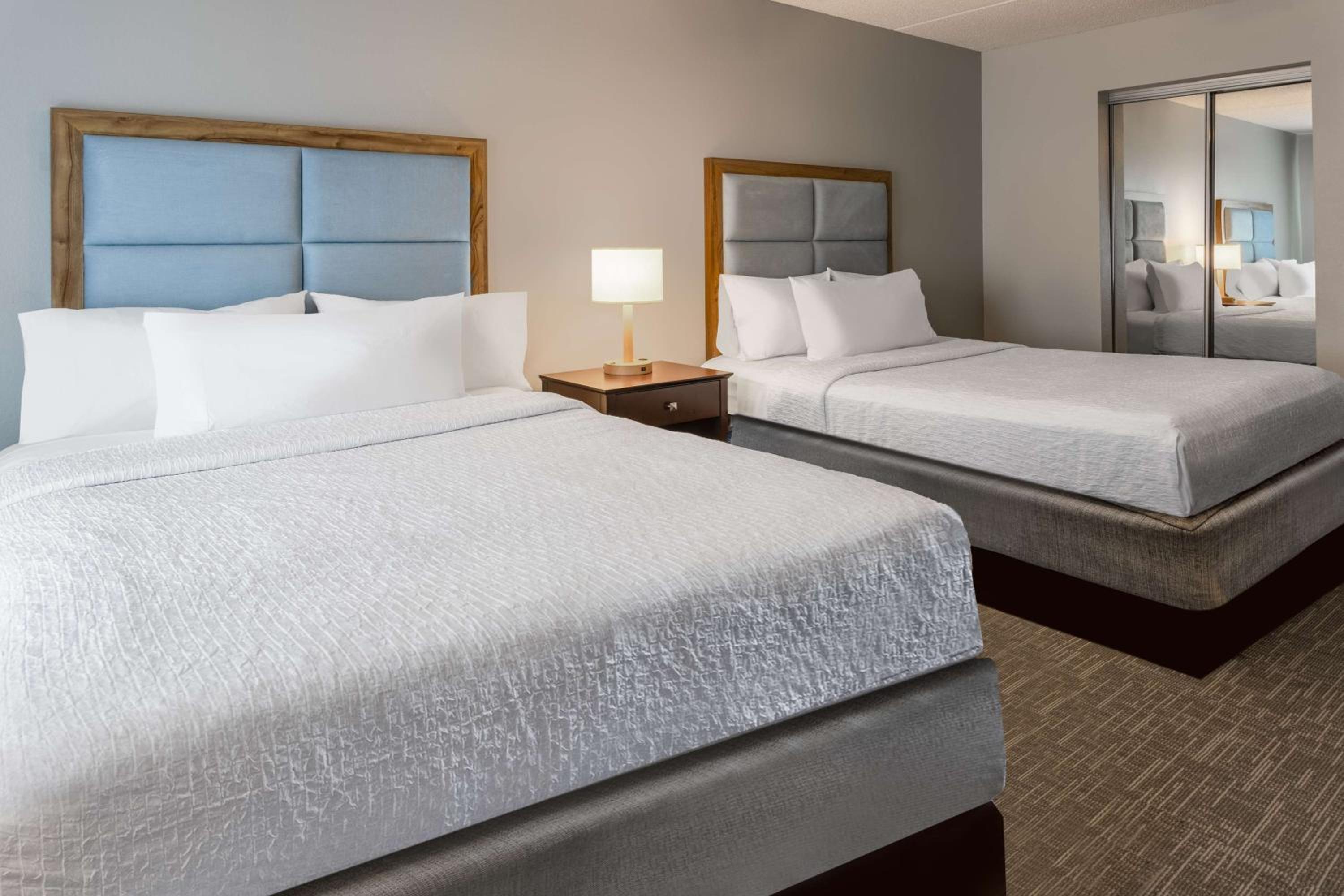 Queen Room with Two Queen Beds - Disability Access - Photo 1