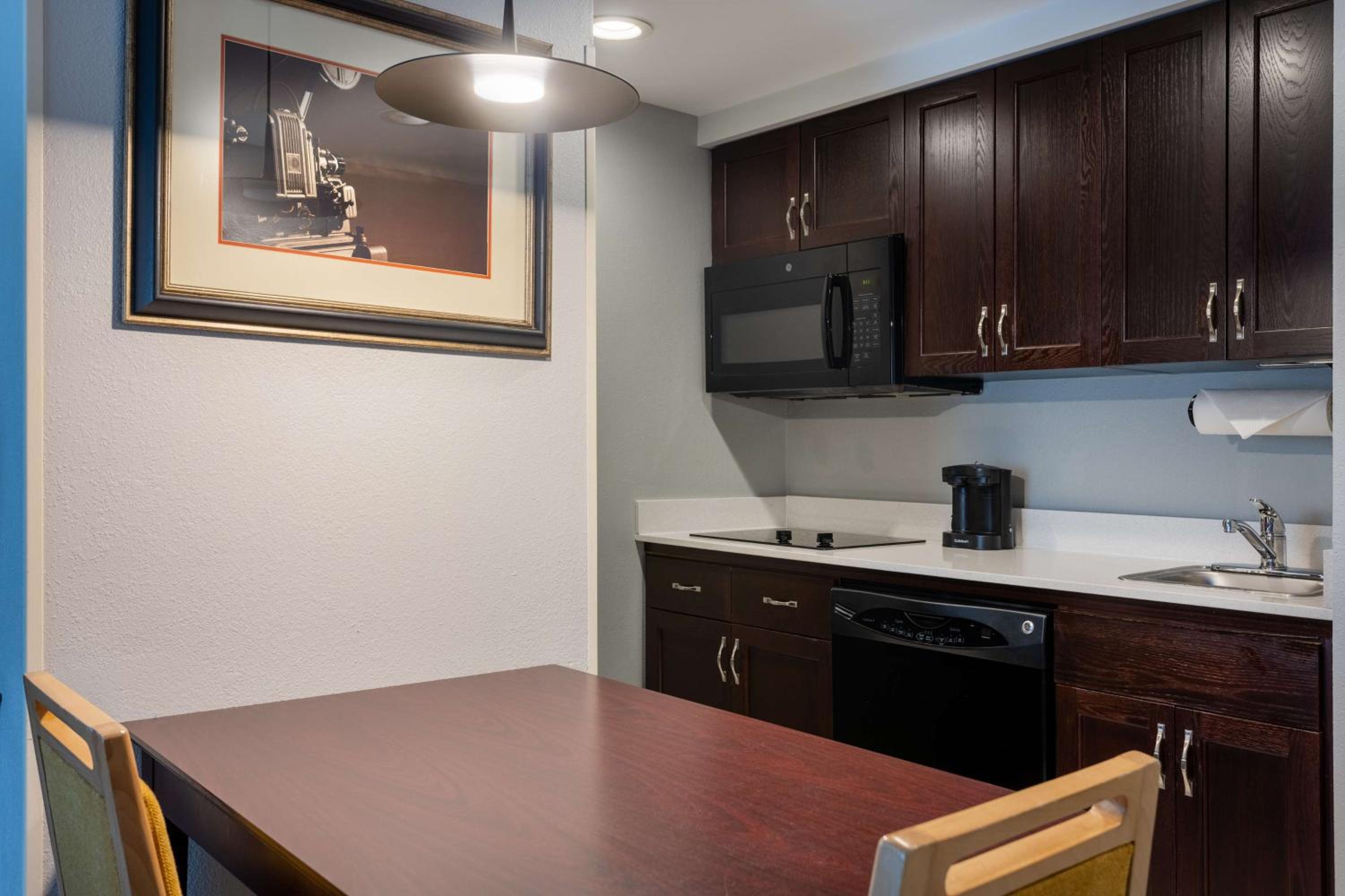 King Studio Suite - Non-Smoking - Photo 2