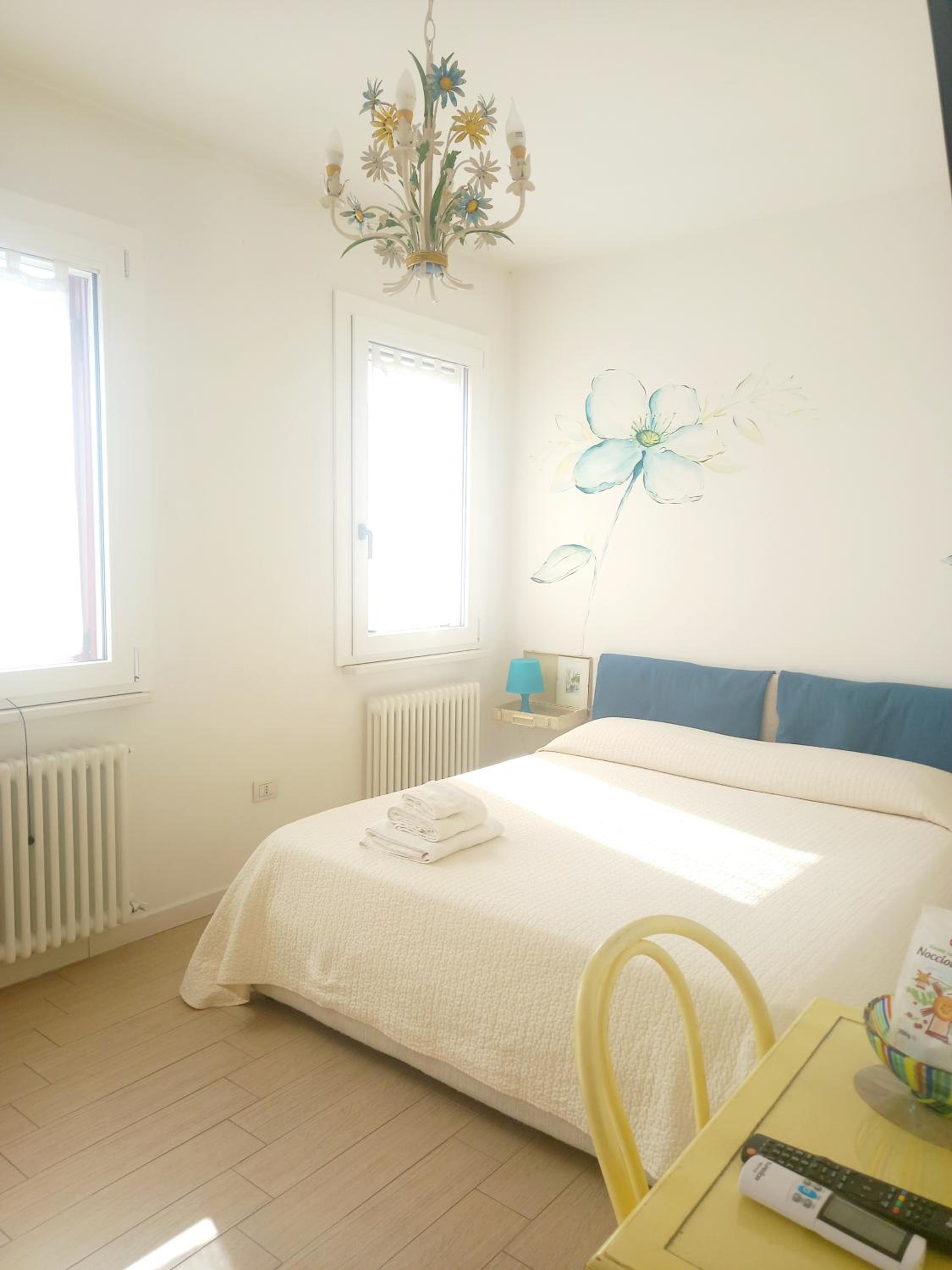 Deluxe Double Room (2 Adults + 1 Child) photo 1