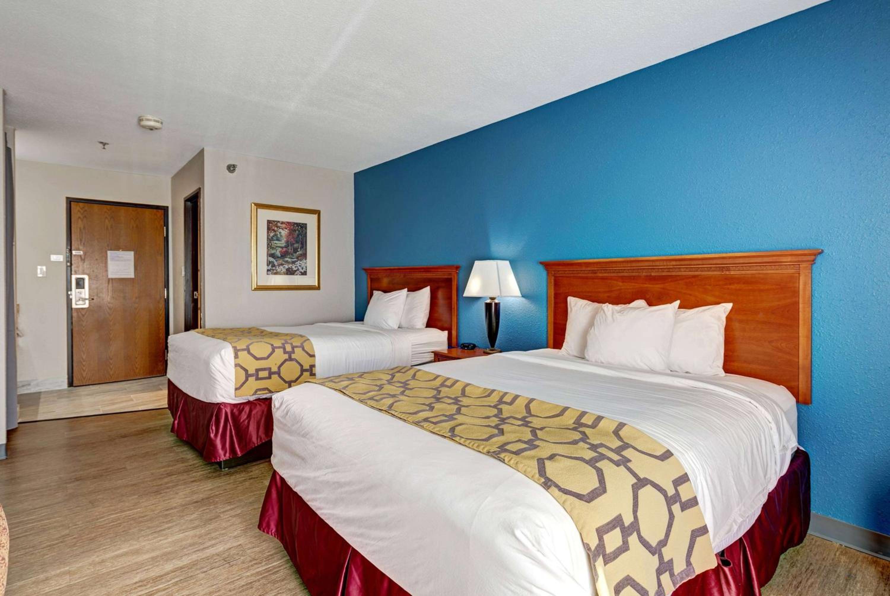Queen Room with Two Queen Beds - Non-Smoking - Photo 1
