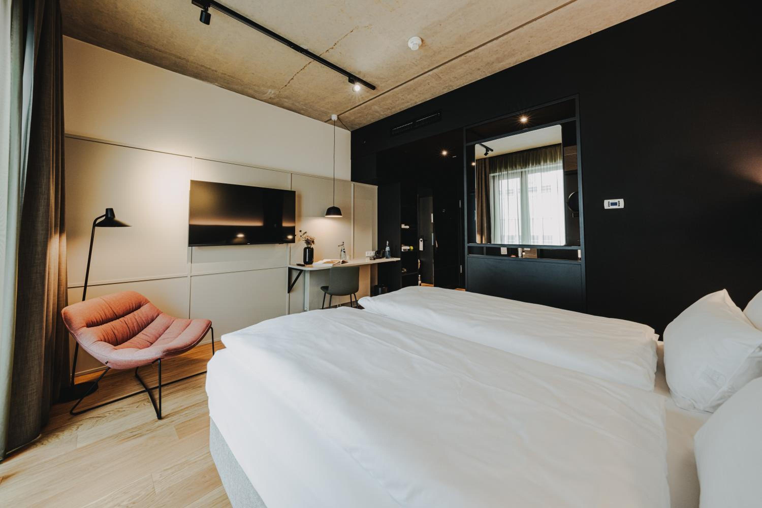 Deluxe King Room photo 2