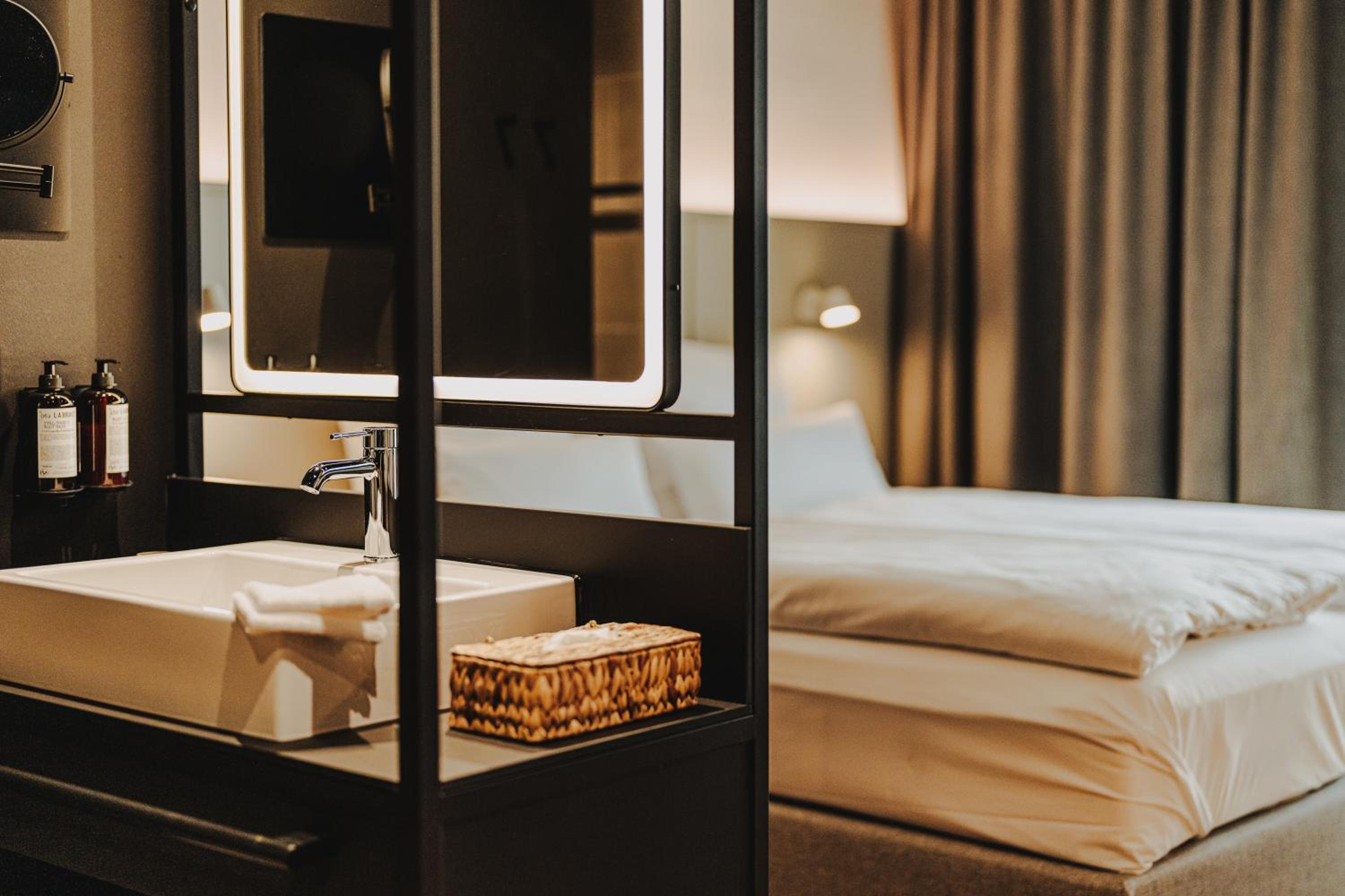 Deluxe King Room photo 3