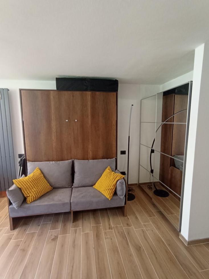 One-Bedroom Apartment photo 3