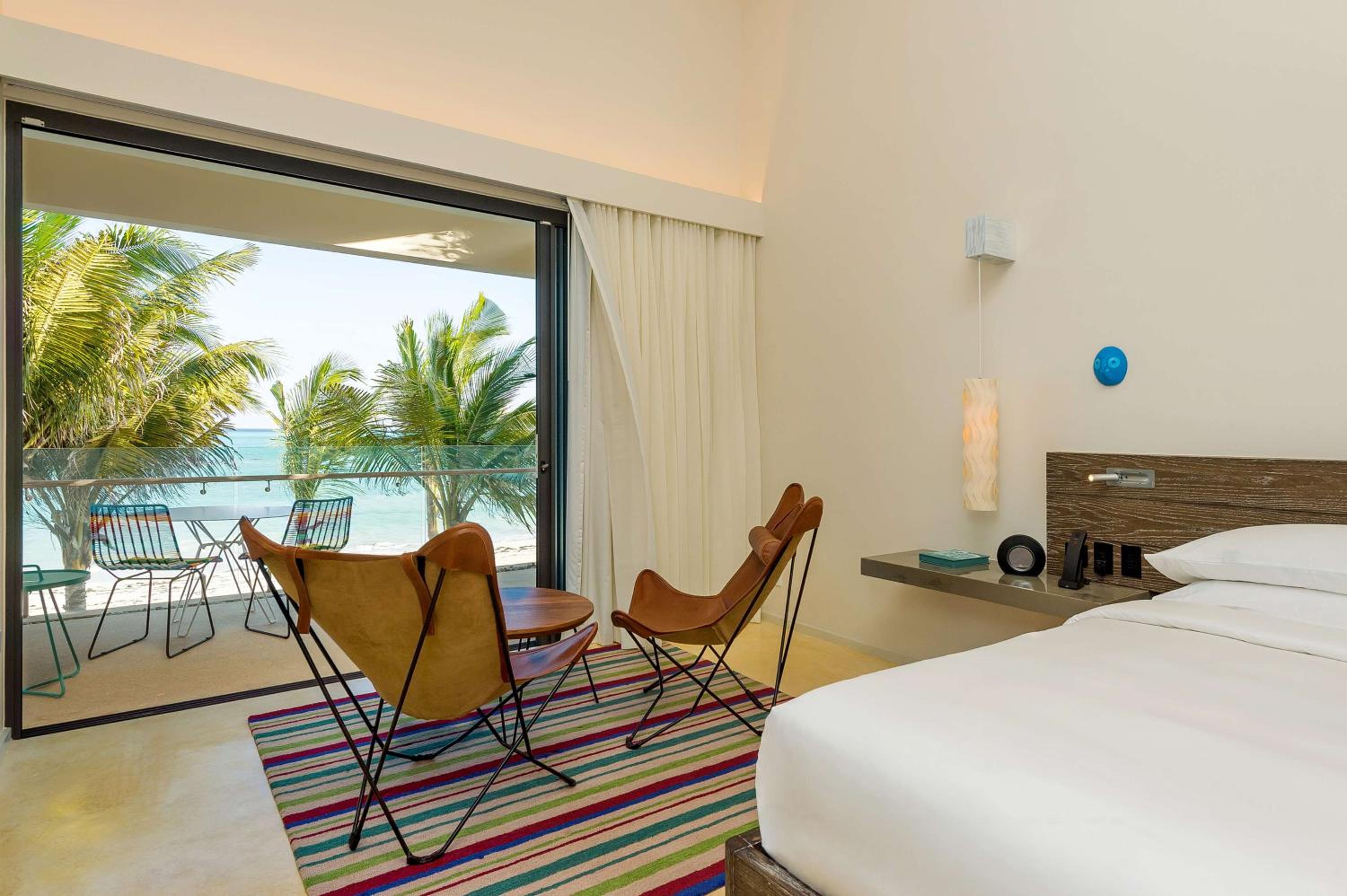 Estudio frente a la playa con piscina privada