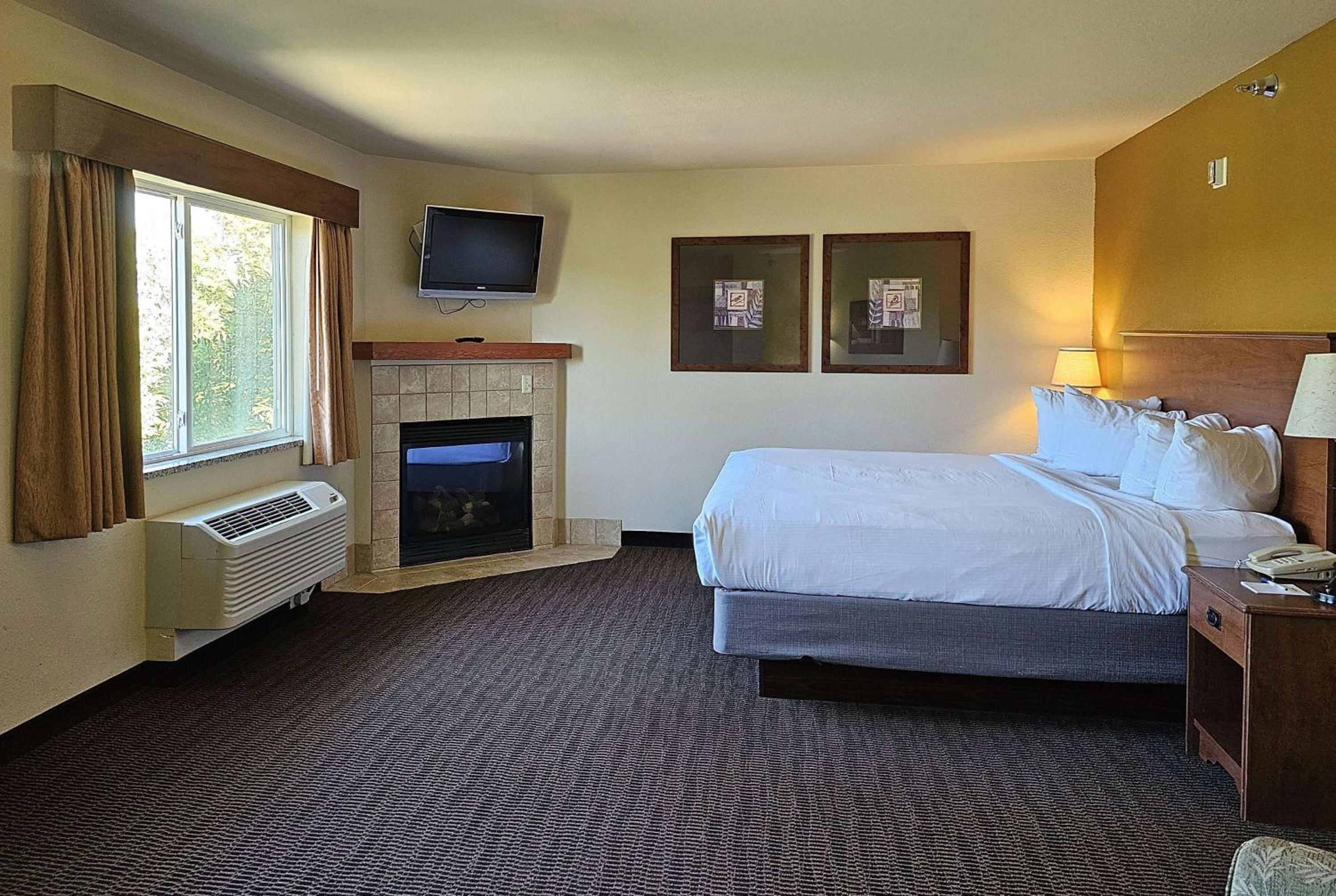 King Room with Sofa Bed, Jetted Tub and Fire Place - Non-Smoking