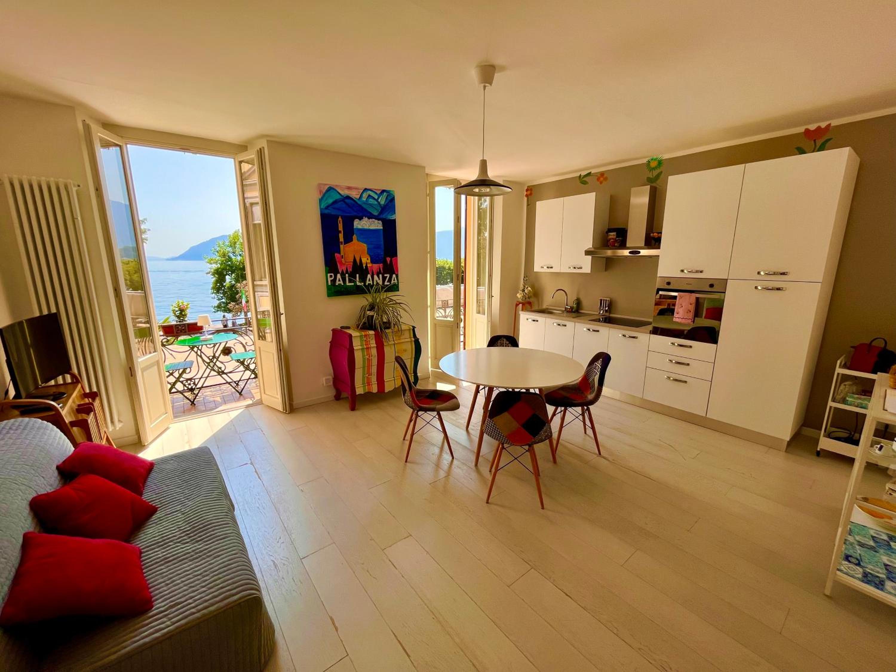 Apartment with Lake View