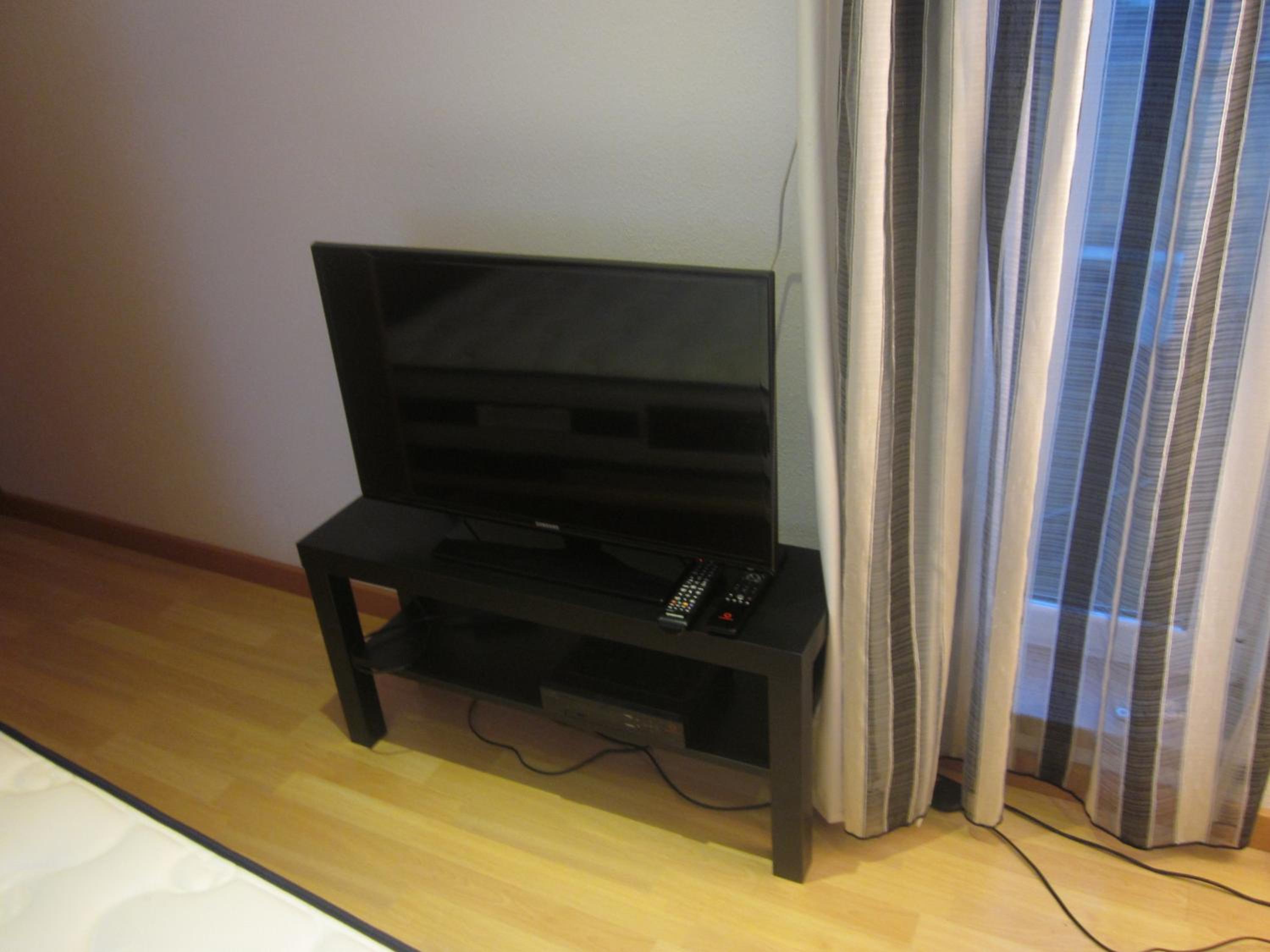 One-Bedroom House - Photo 2