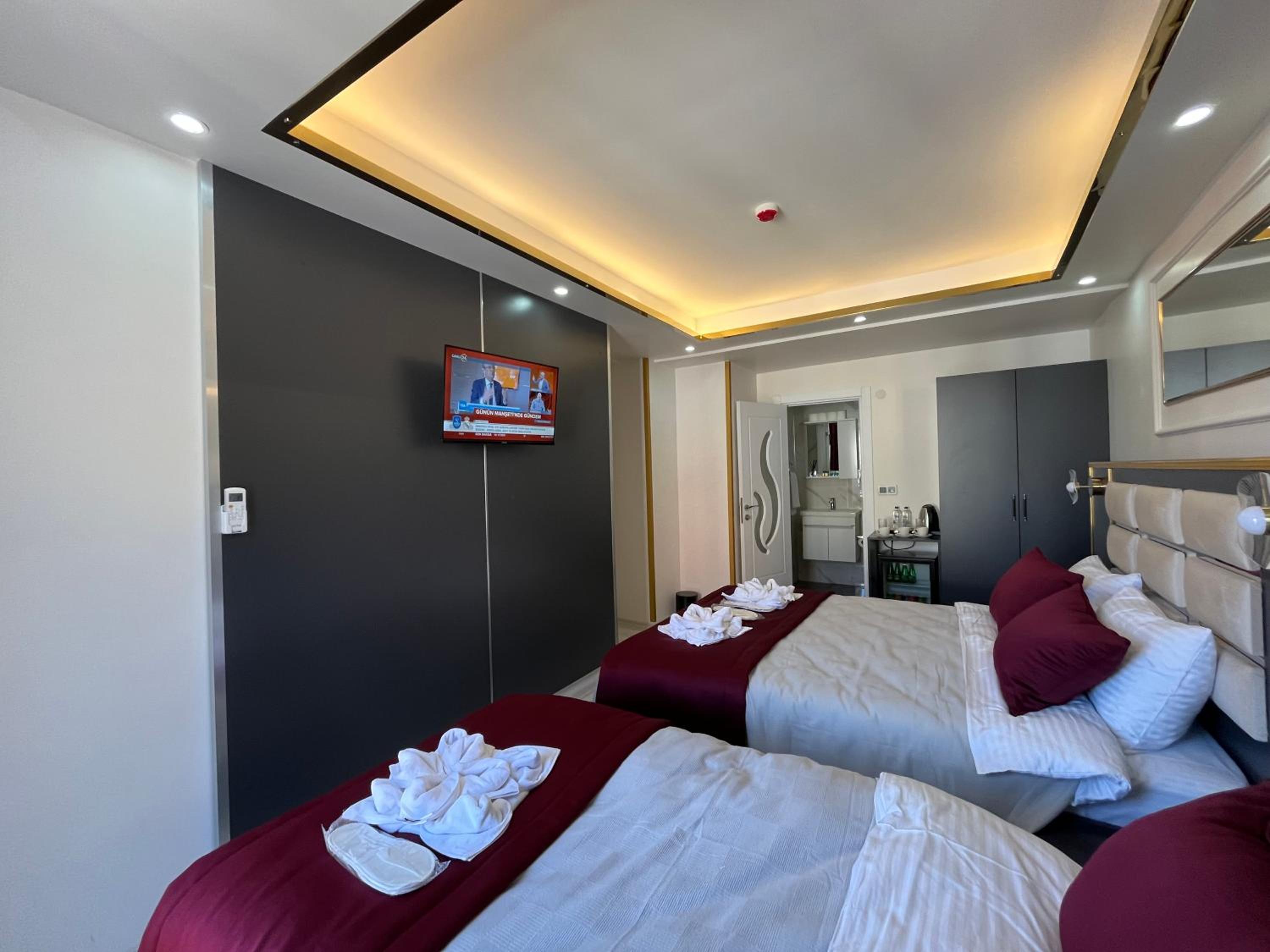Deluxe Triple Room photo 2