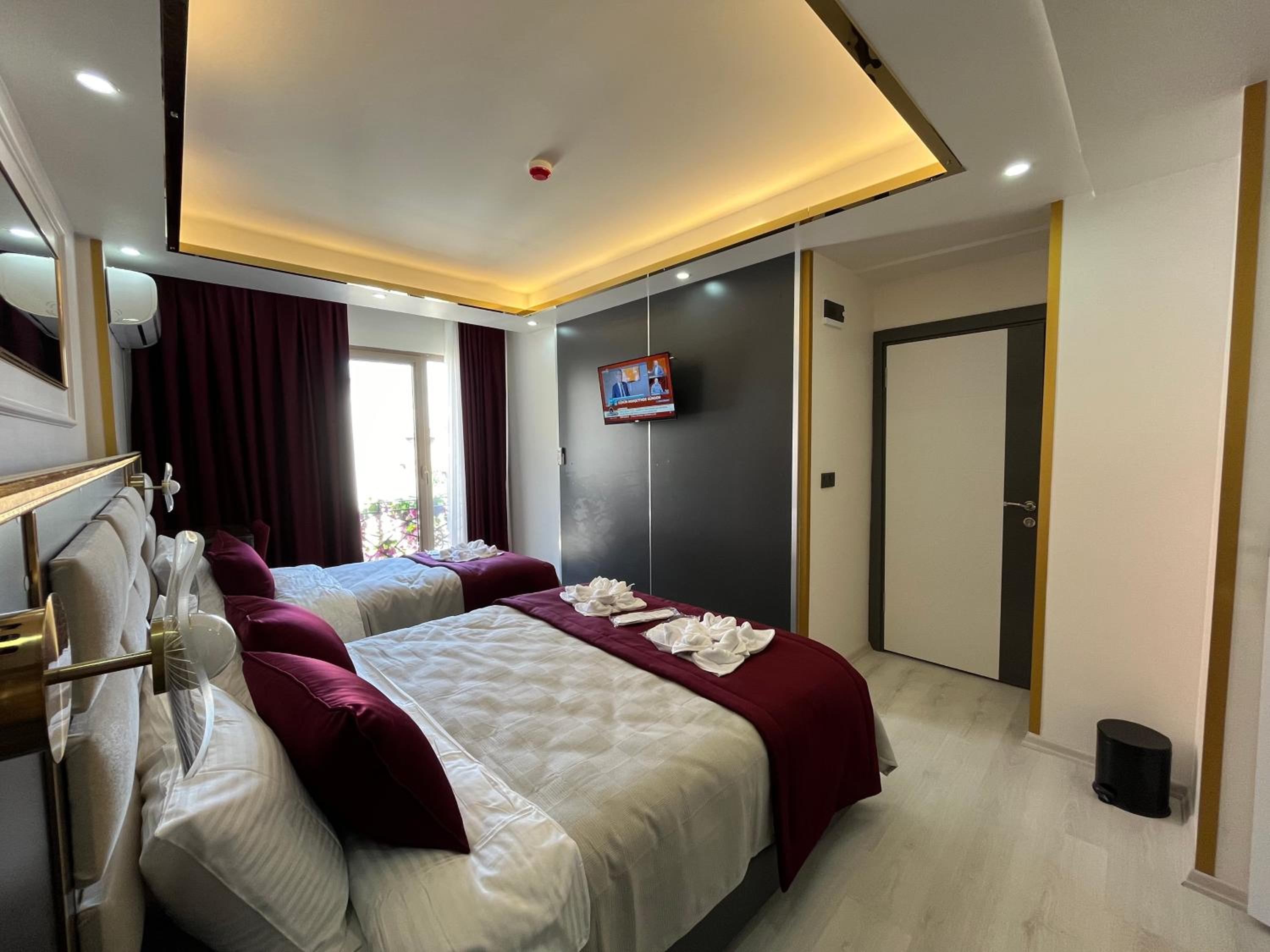 Deluxe Triple Room photo 3