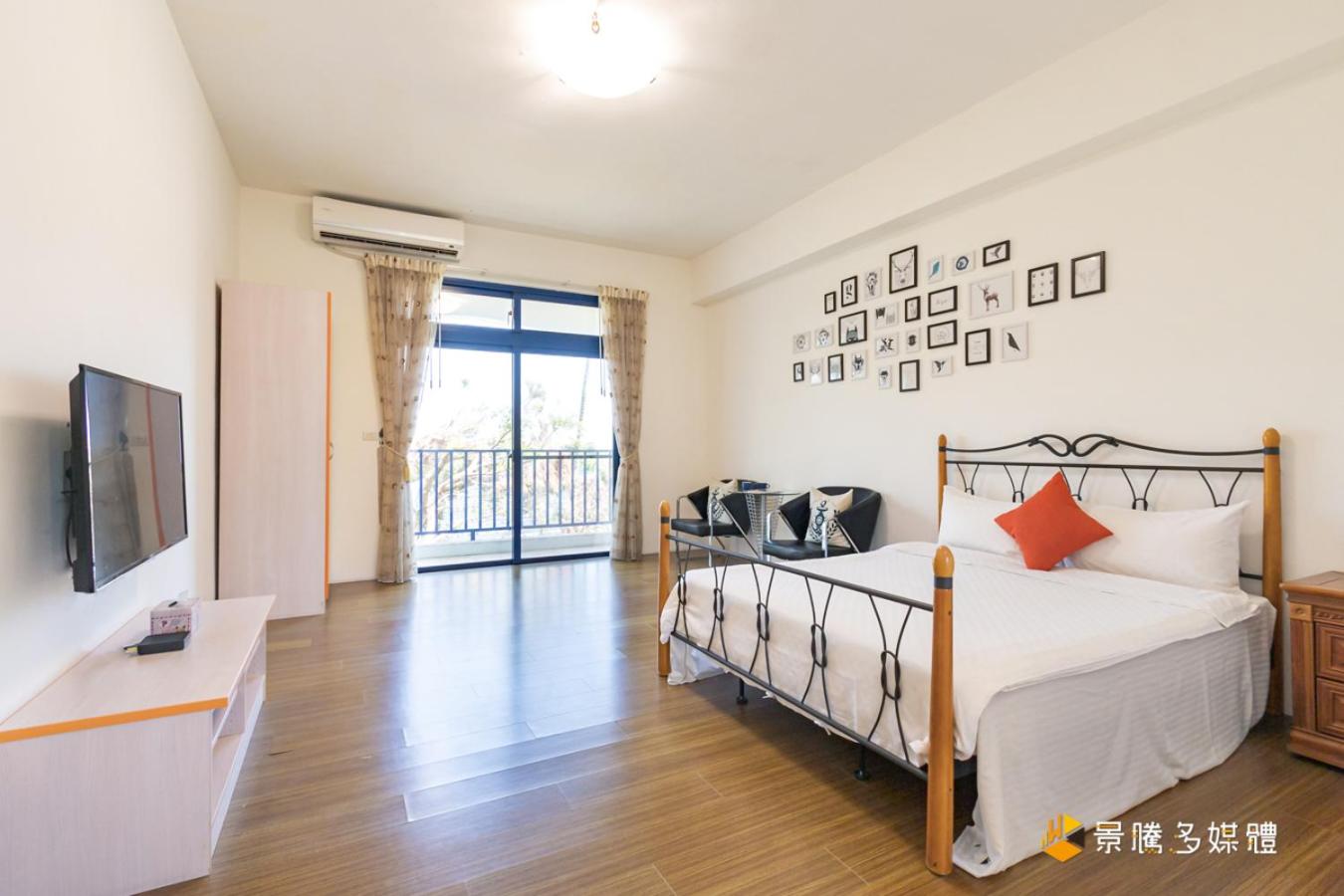 Large Double Room photo 1