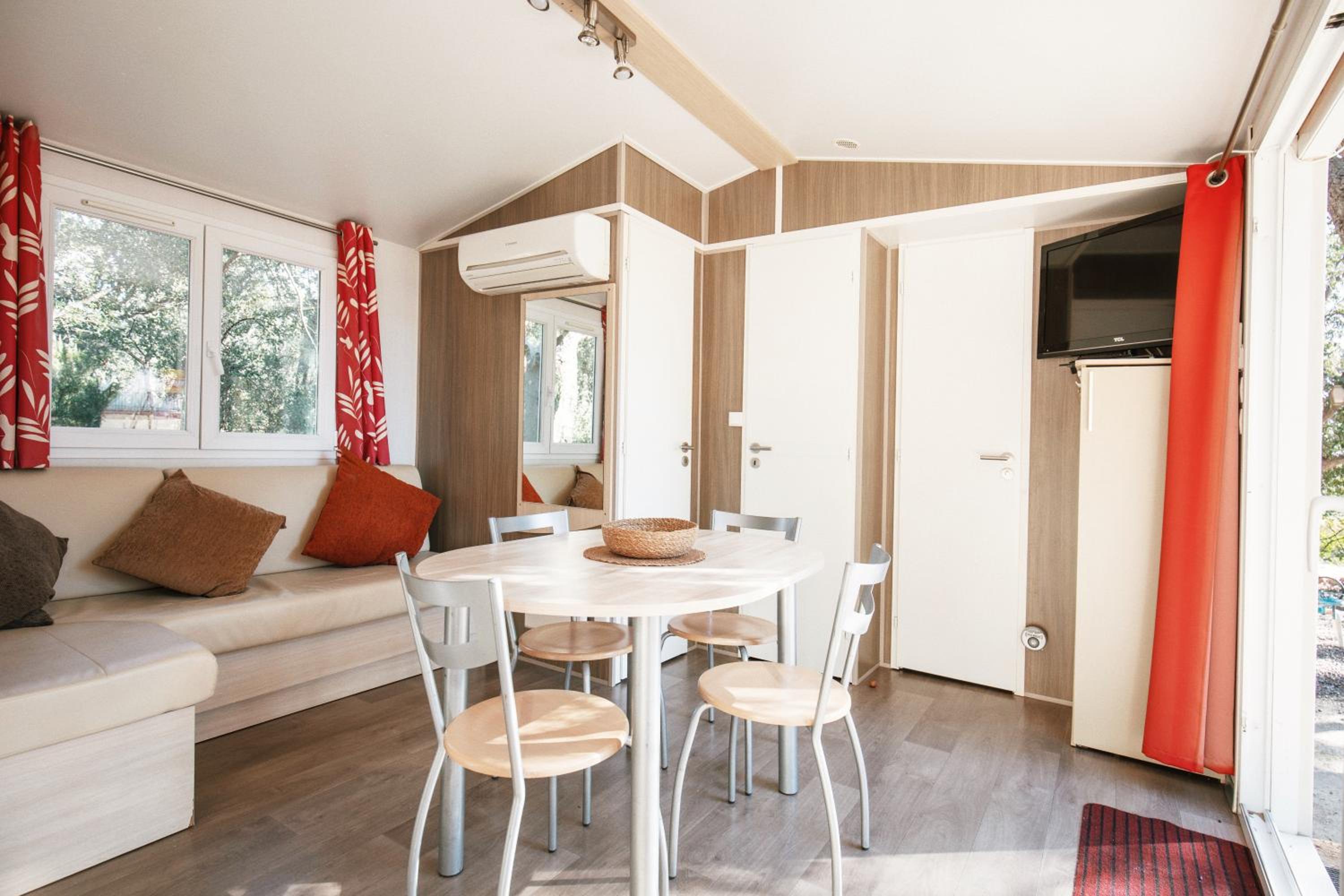 Mobile Home photo 2