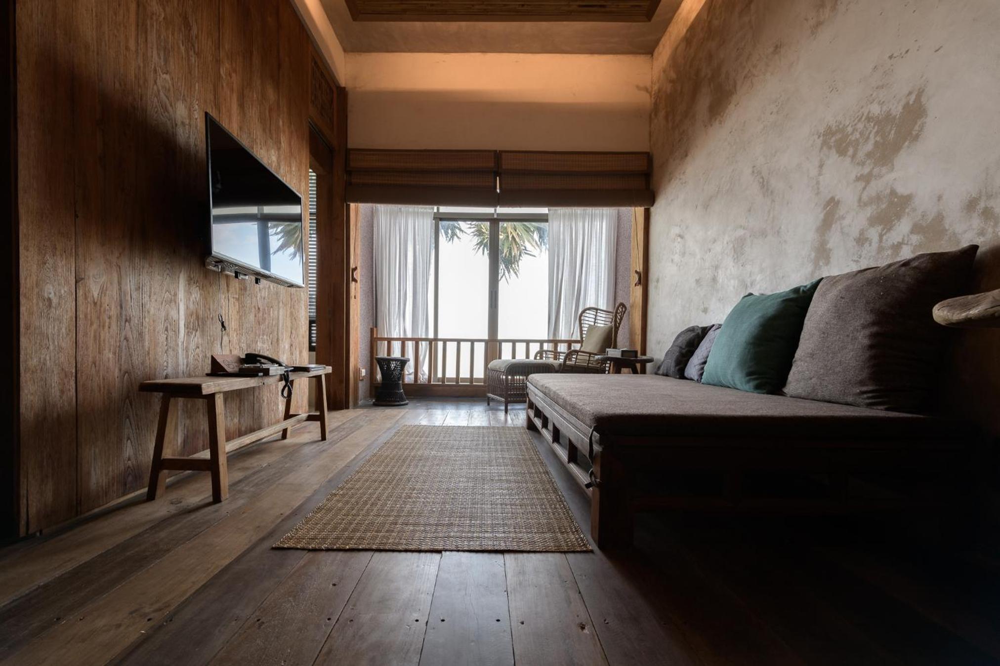 Seaview Loft Suites - Photo 7