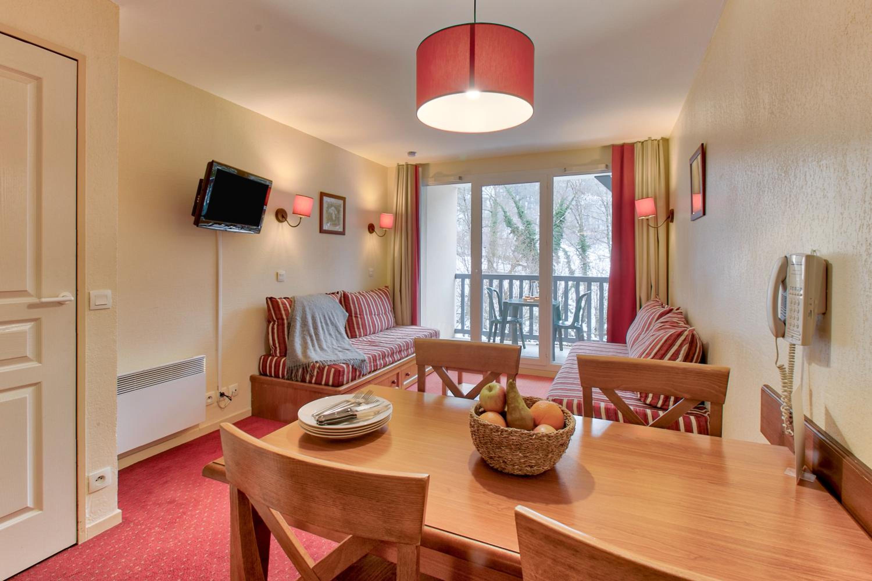 One-Bedroom Apartment with Balcony (5 People)
