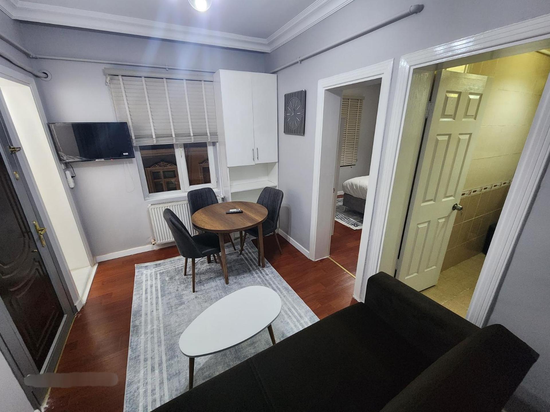 One-Bedroom Apartment photo 2