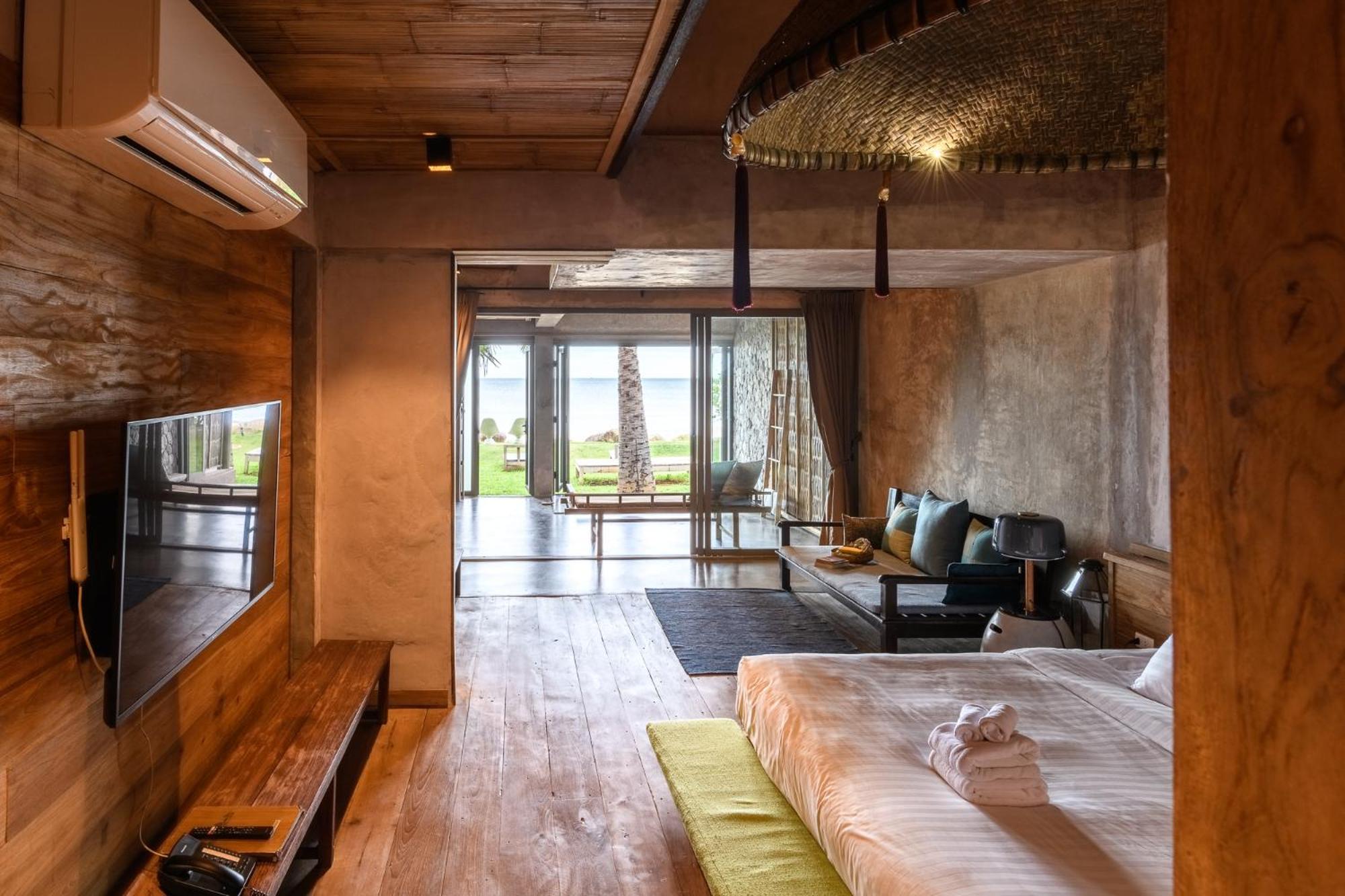 Beachfront Suites with Plunge Pool - Photo 4