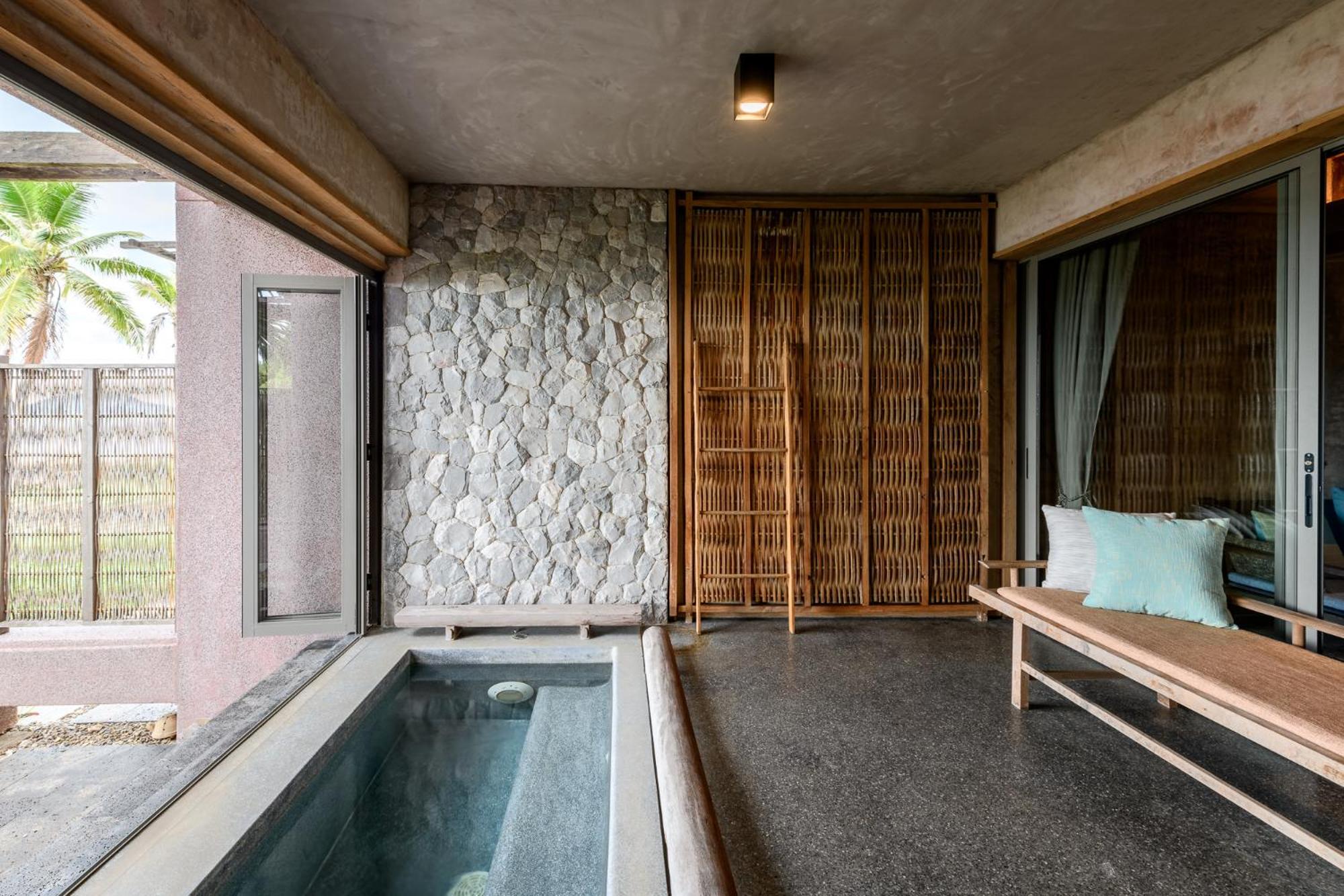 Beachfront Suites with Plunge Pool - Photo 10