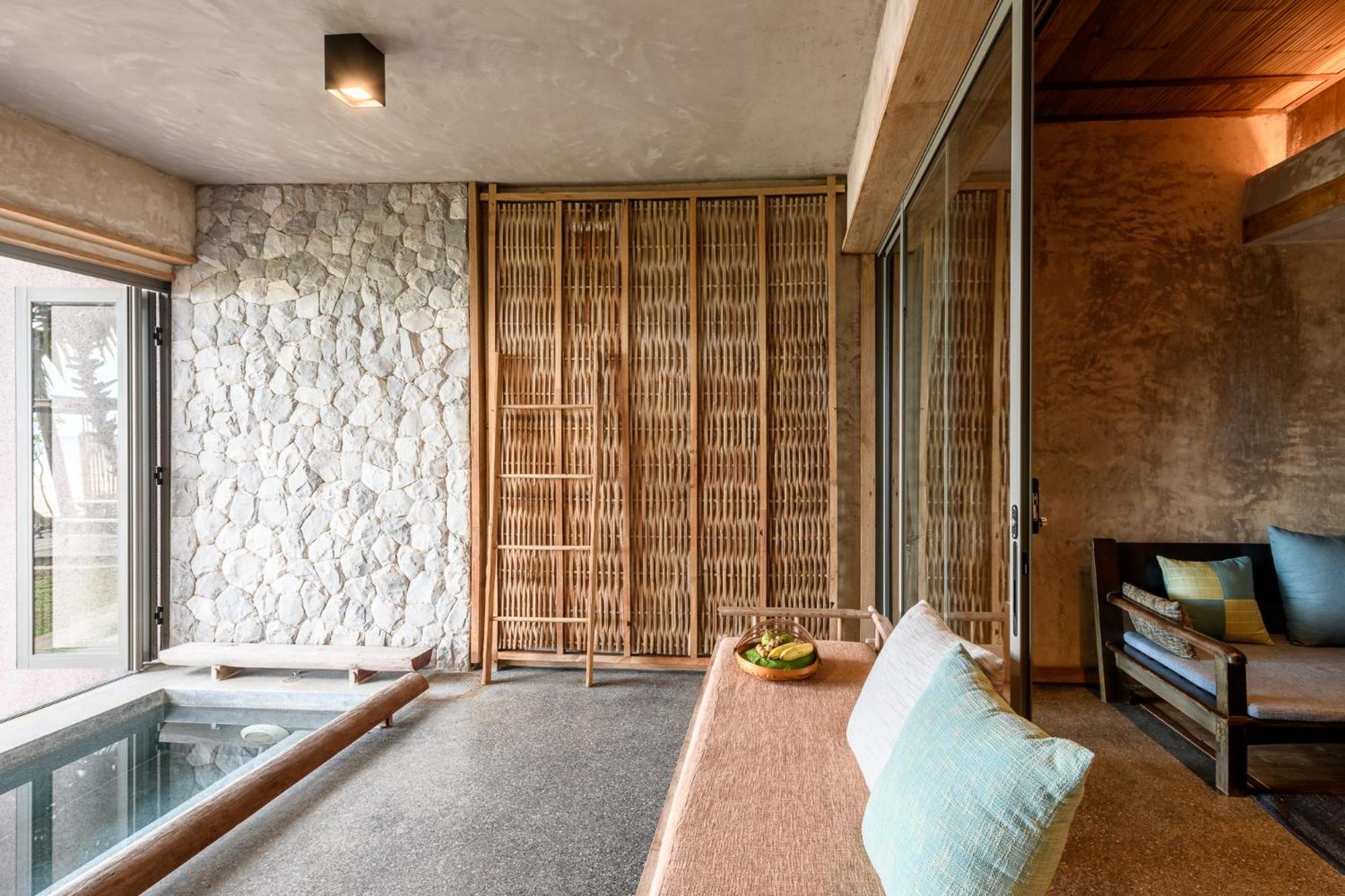 Beachfront Suites with Plunge Pool - Photo 9