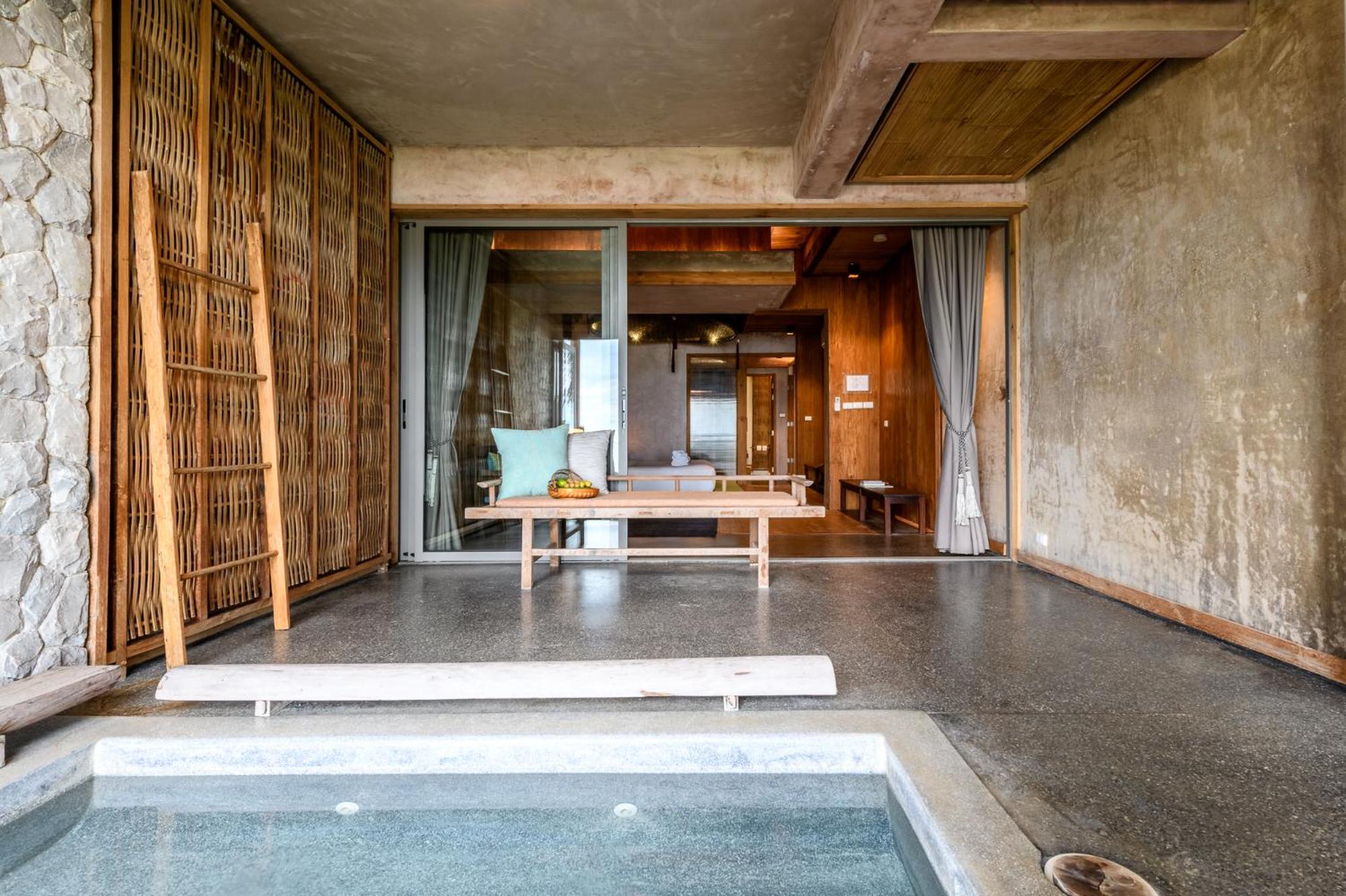 Beachfront Suites with Plunge Pool - Photo 8