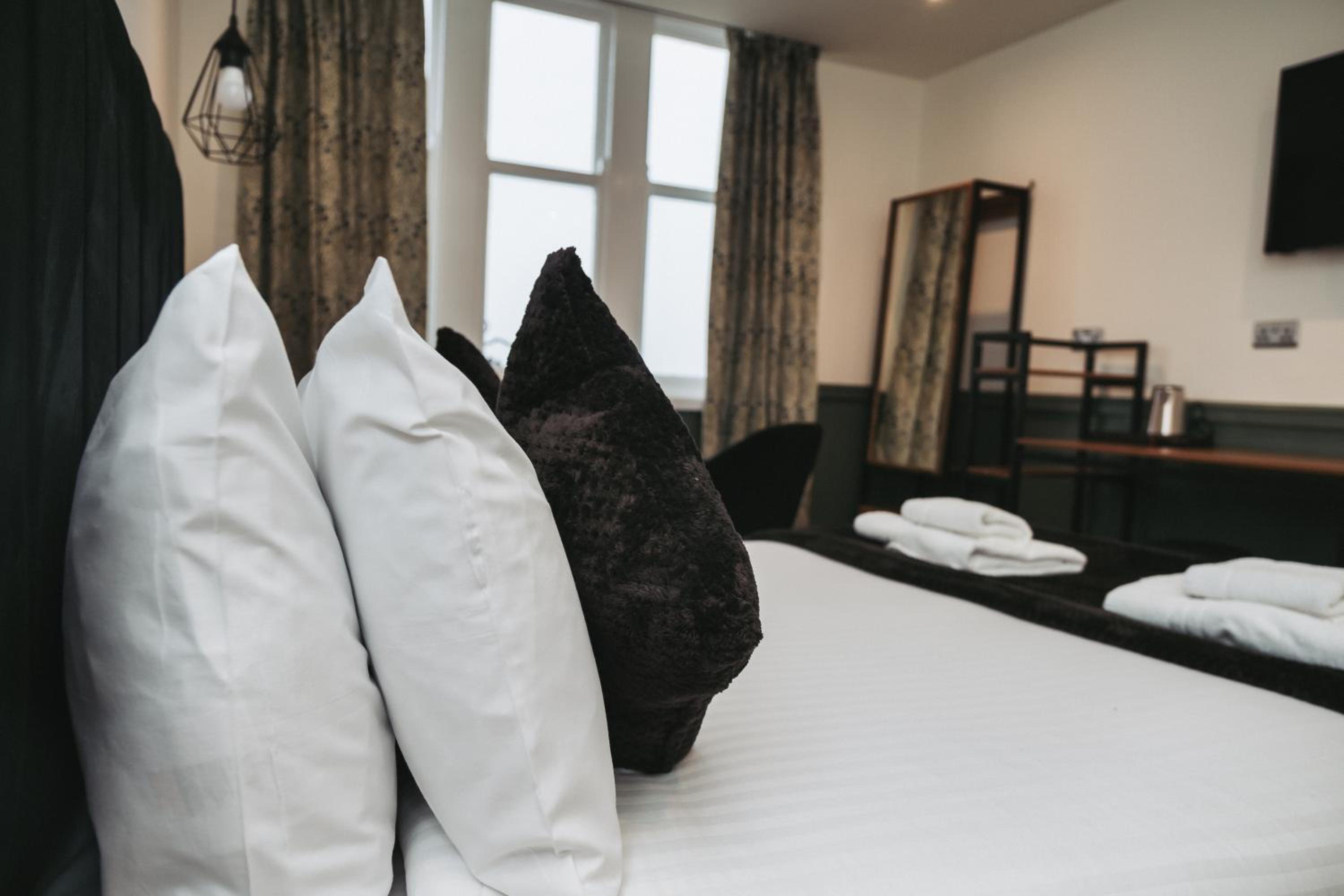 Standard Double Room - Photo 2