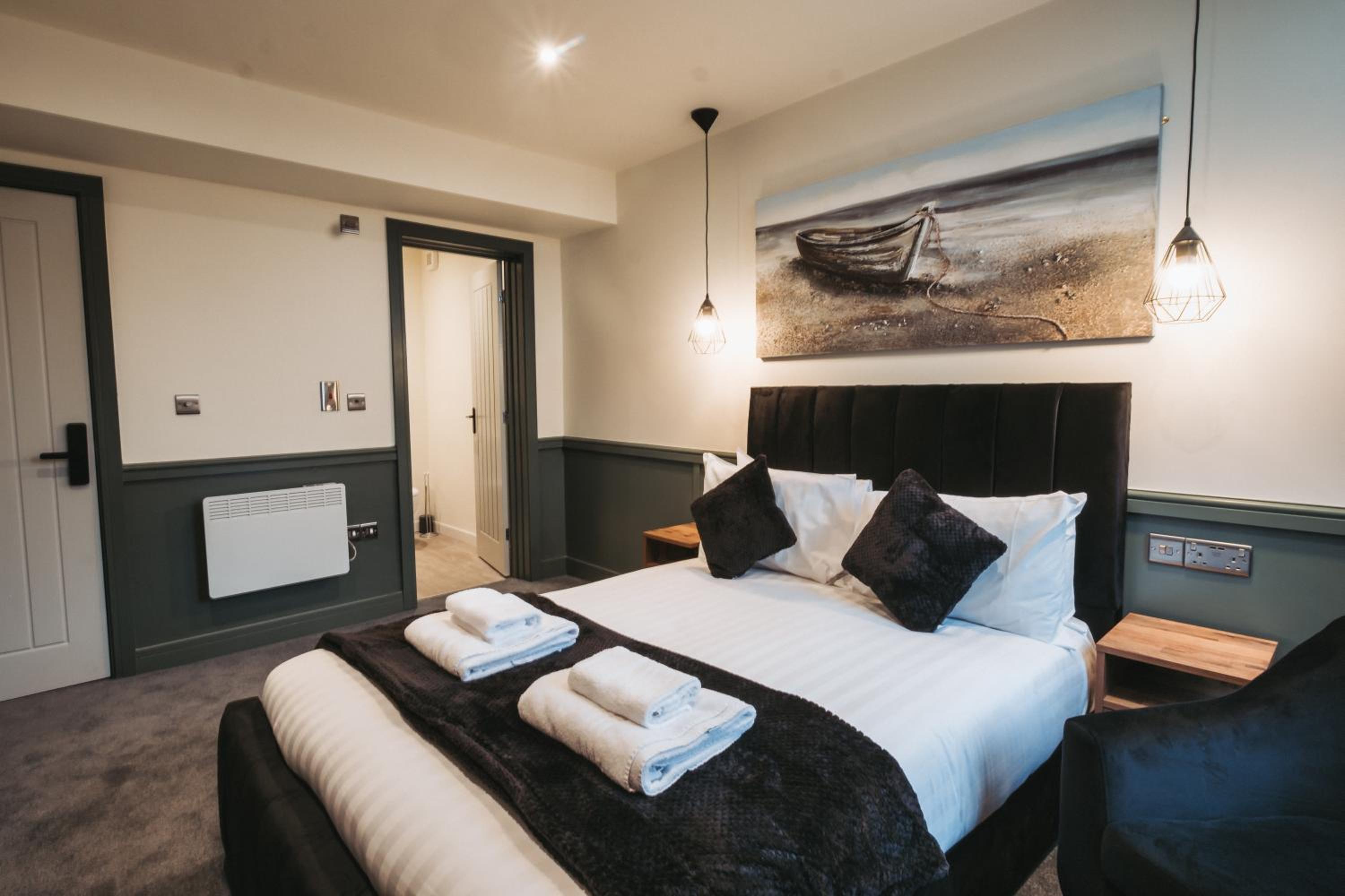 Standard Double Room - Photo 9