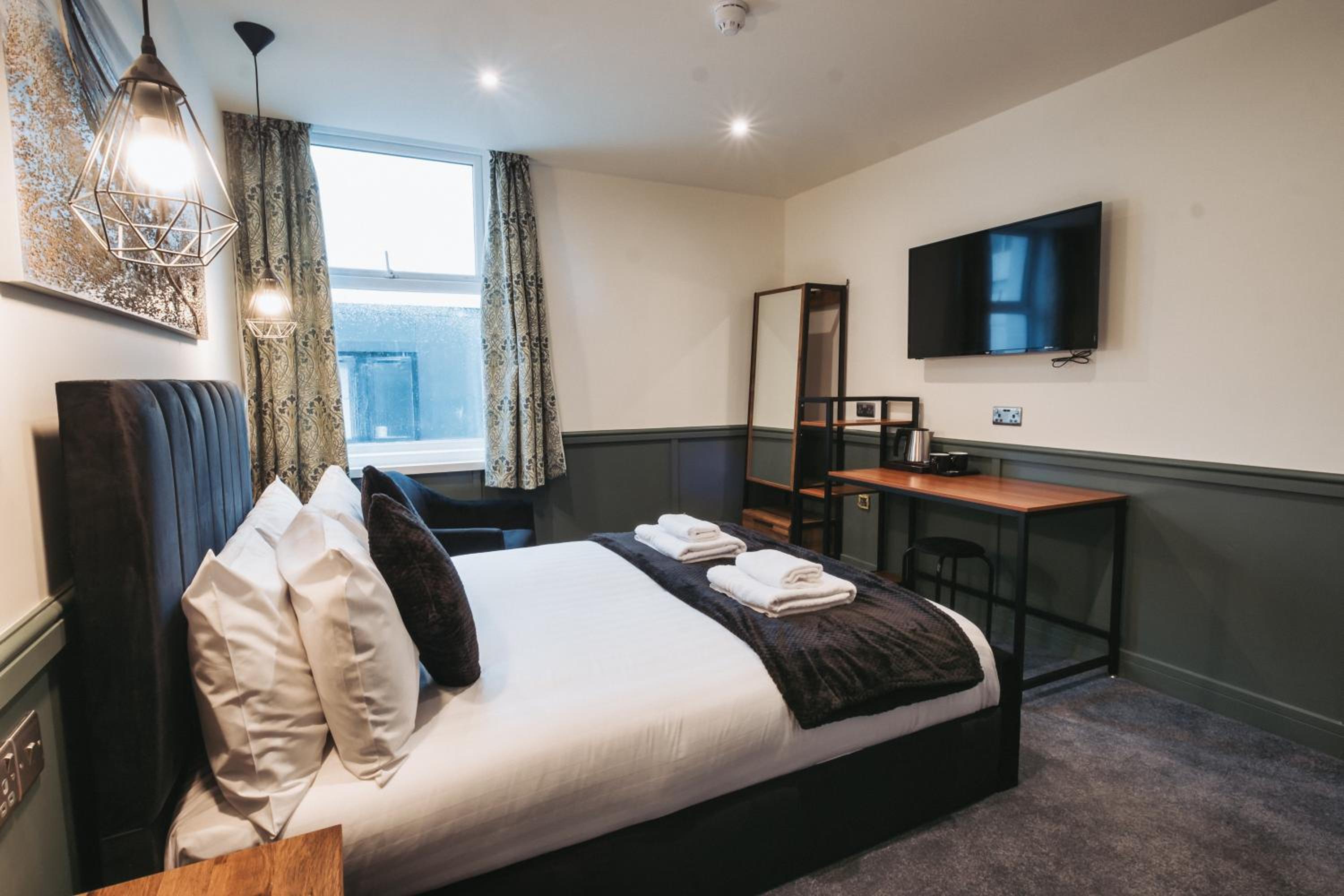 Standard Double Room - Photo 11