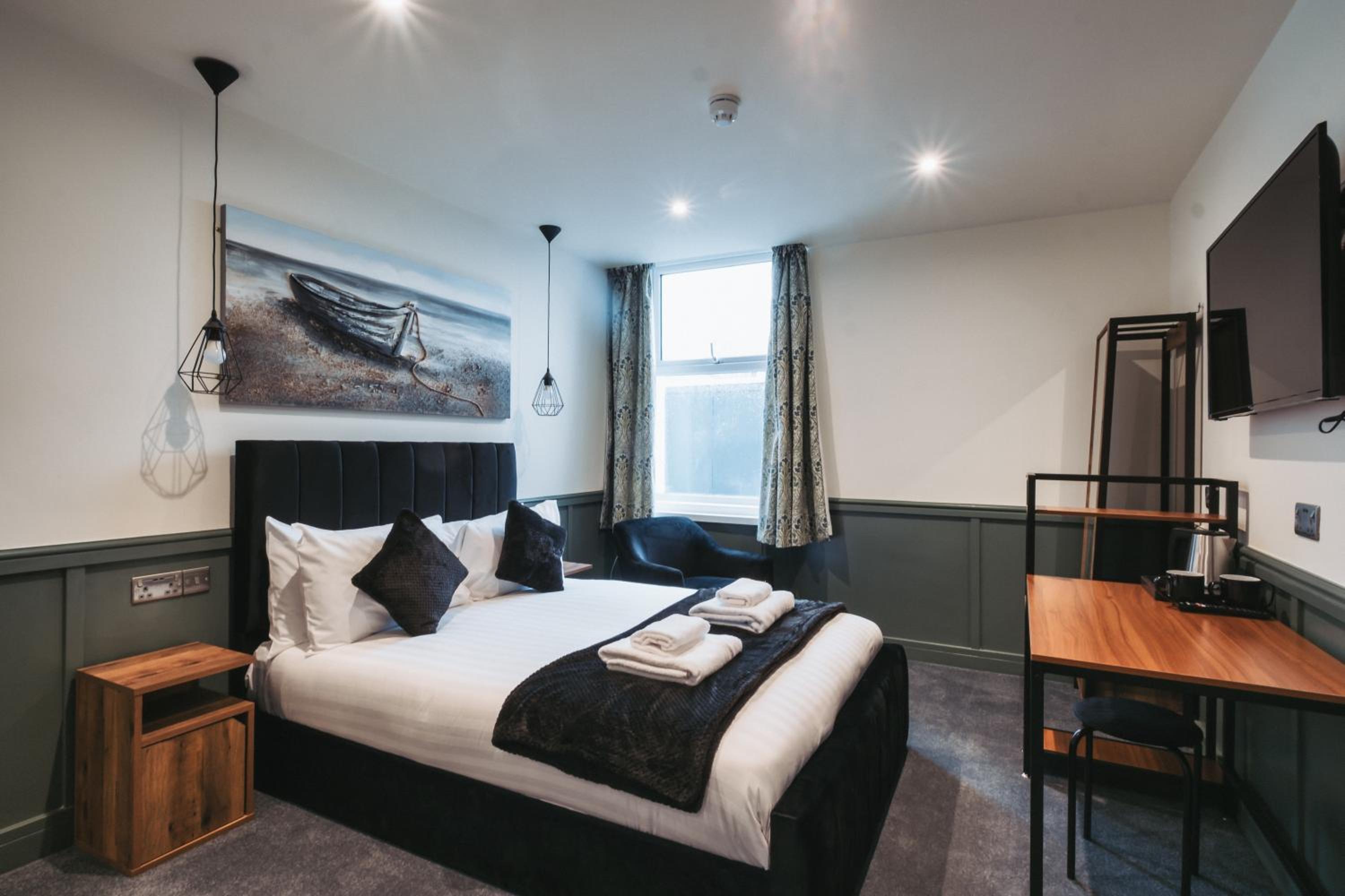 Standard Double Room - Photo 12