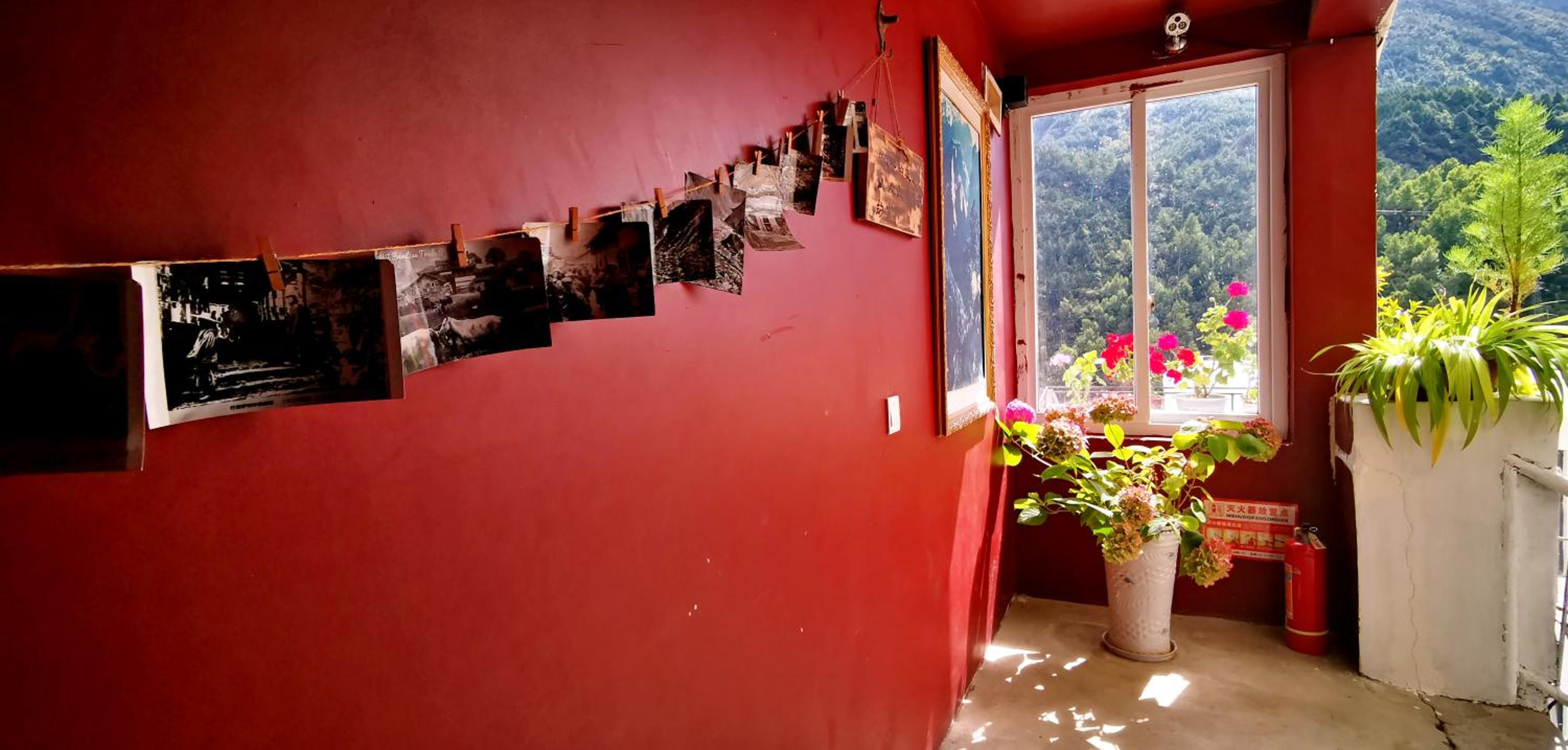 Family Room with Mountain View photo 3