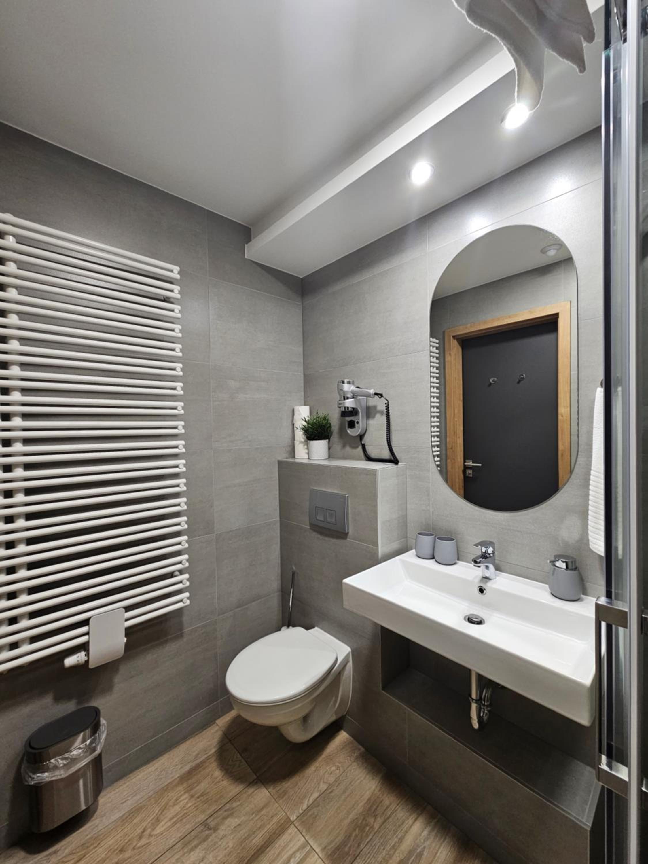 One-Bedroom Apartment - Photo 12