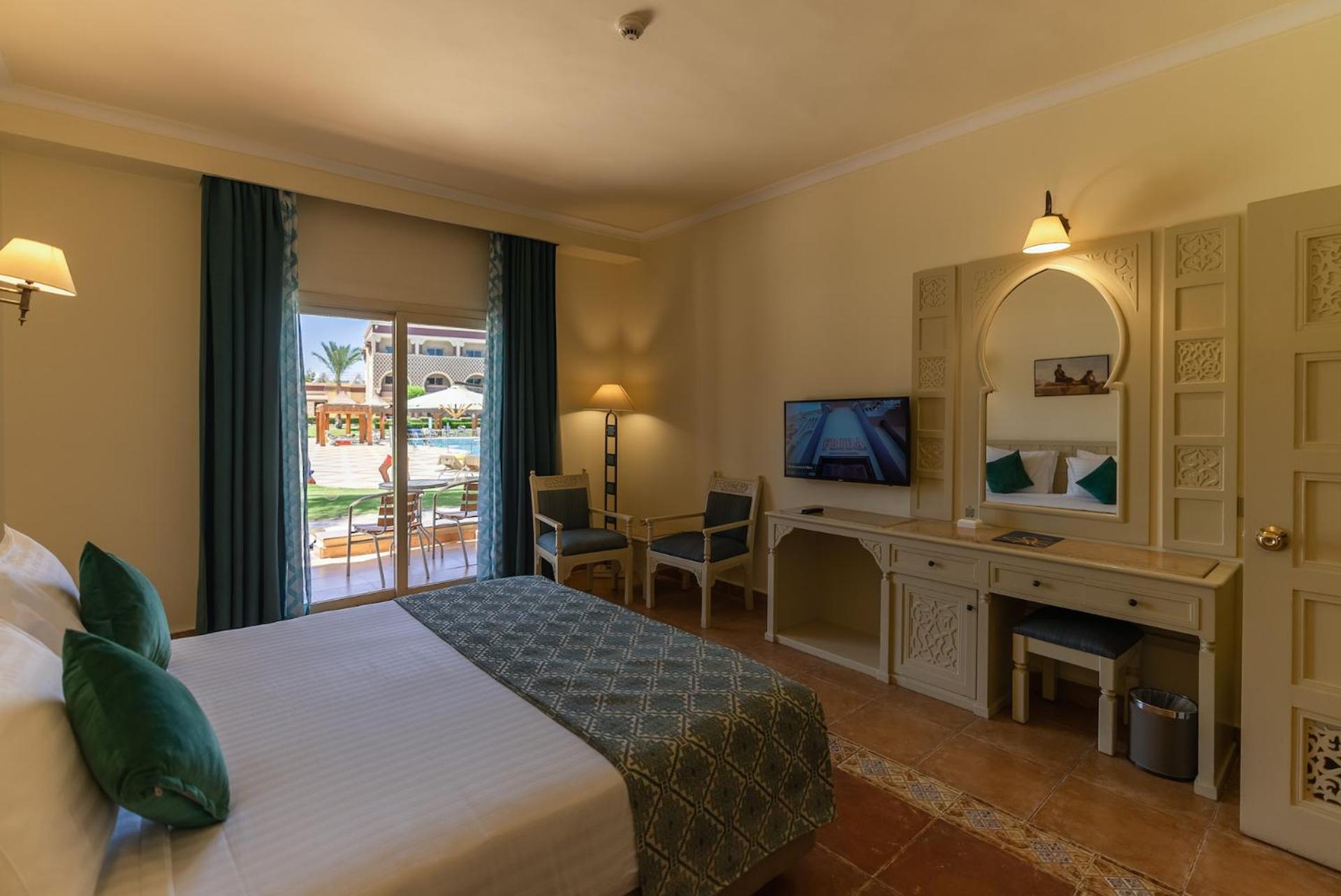 Family Suite with Garden View - Photo 1