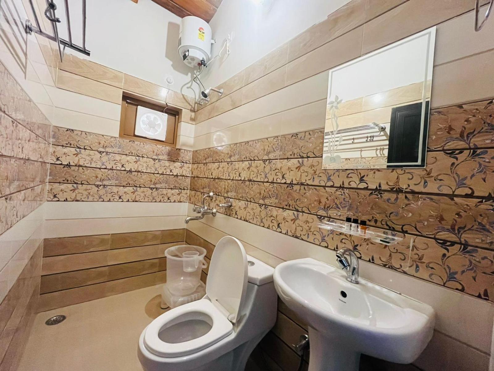 Budget Double Room photo 3
