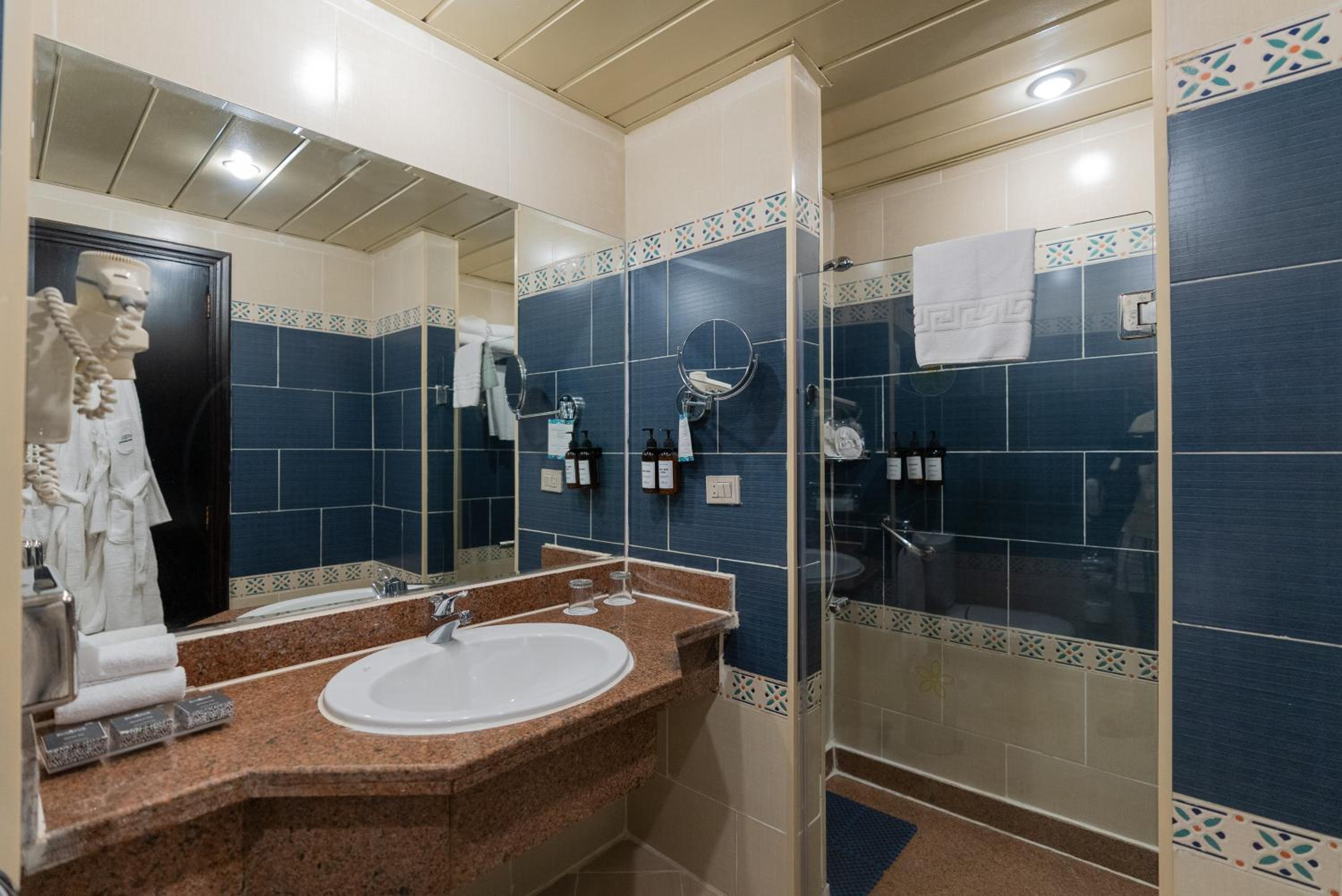 Family Suite with Garden View - Photo 3